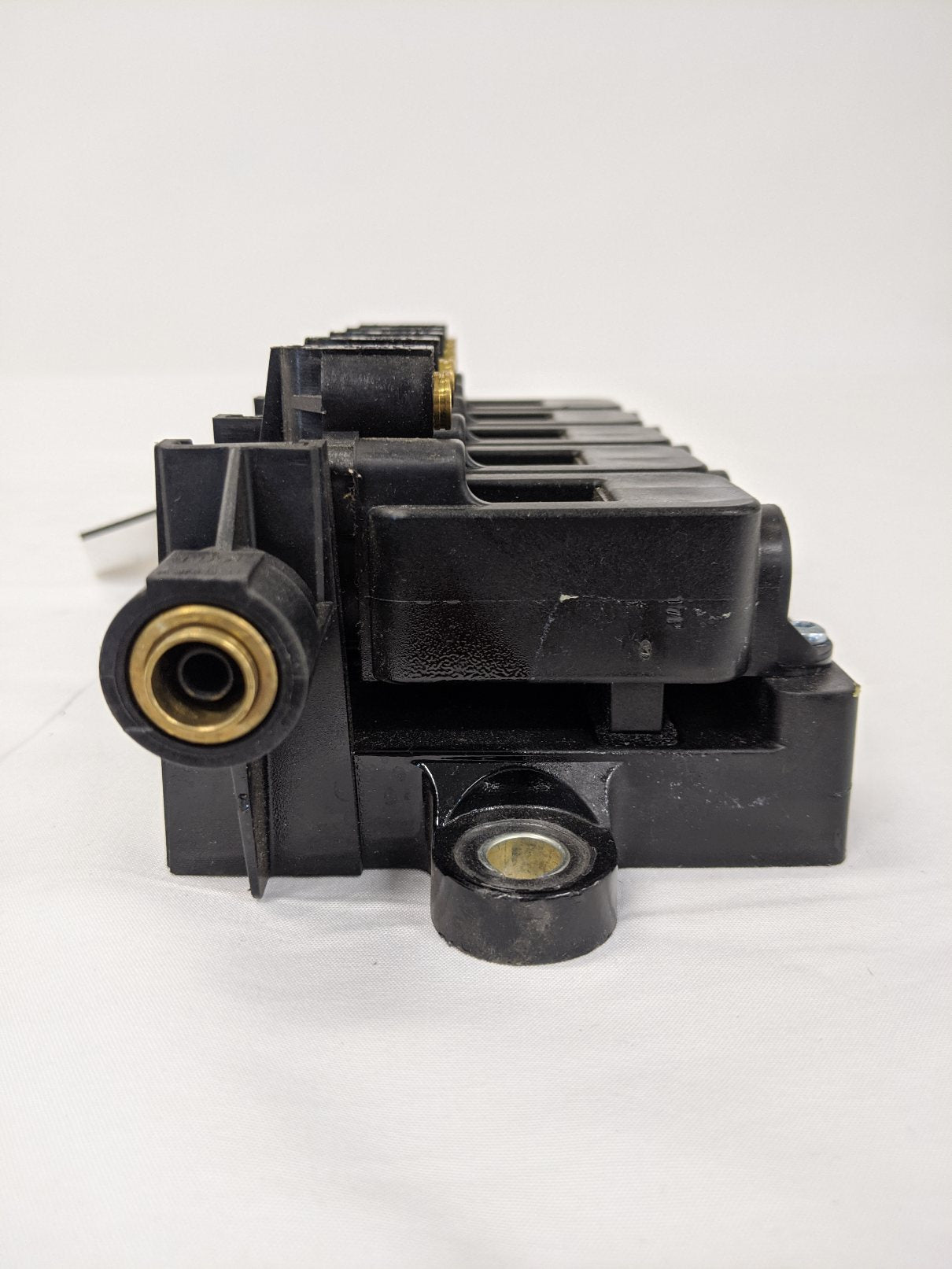 DTNA 5 Solenoid Air Management ECP Bank - P/N  A12-29760-005 (10158244888892)