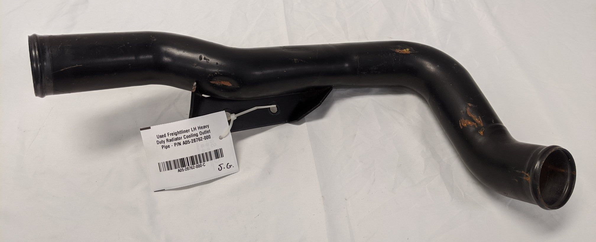 Freightliner LH Radiator Cooling Outlet Pipe - A05-28762-000