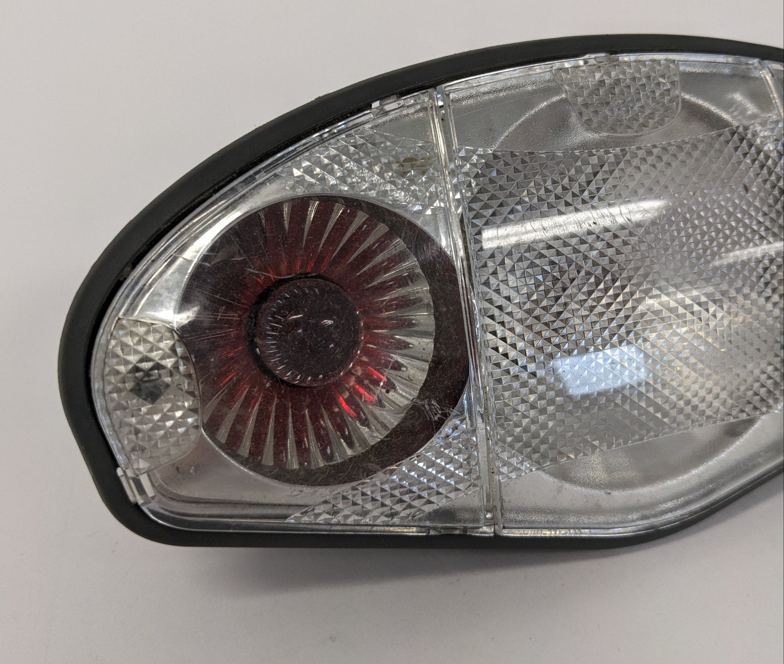 Used Freightliner Cascadia P3 RH Upper Dome Light w/ Bulbs - P/N 22-60997-001 (4029255614550)