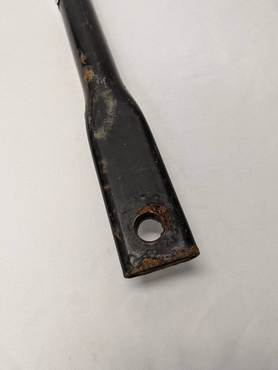 Freightliner RH Radiator Tie Rod Strut (A05-24331-000) - Used