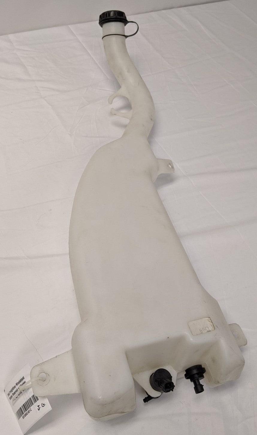 Used Freightliner Windshield Washer Reservoir w/ Sensor - P/N A22-60952-001