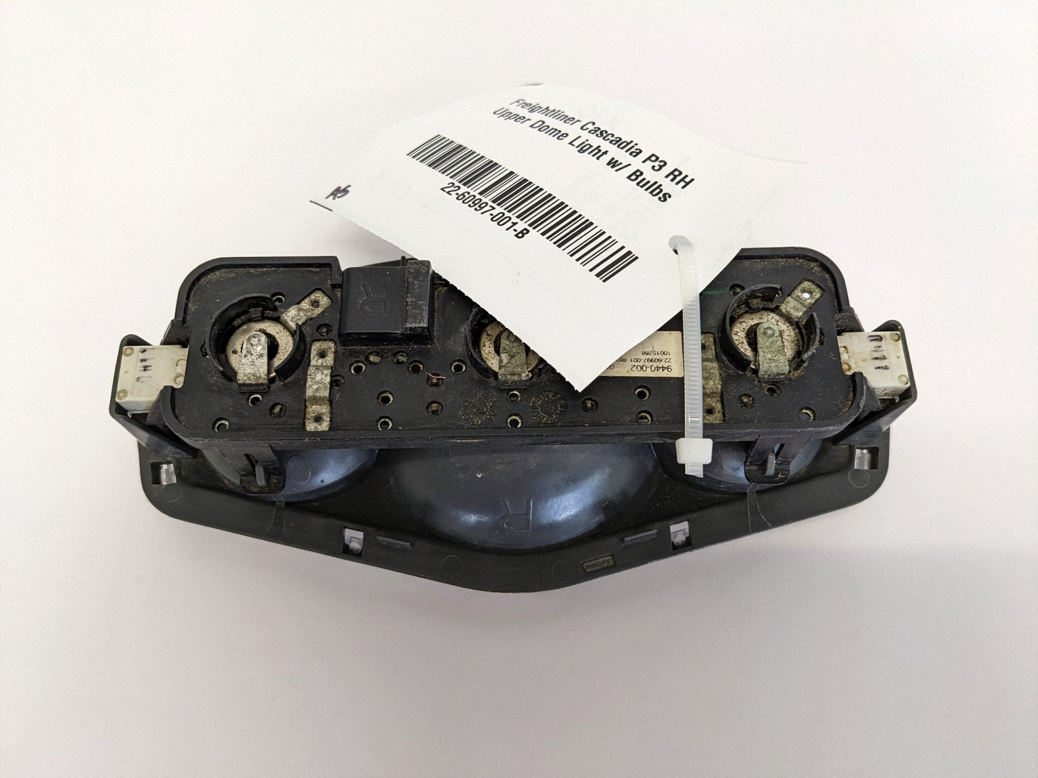 Freightliner Cascadia P3 RH Upper Dome Light w/ Bulbs - P/N 22-60997-001 (3939578773590)