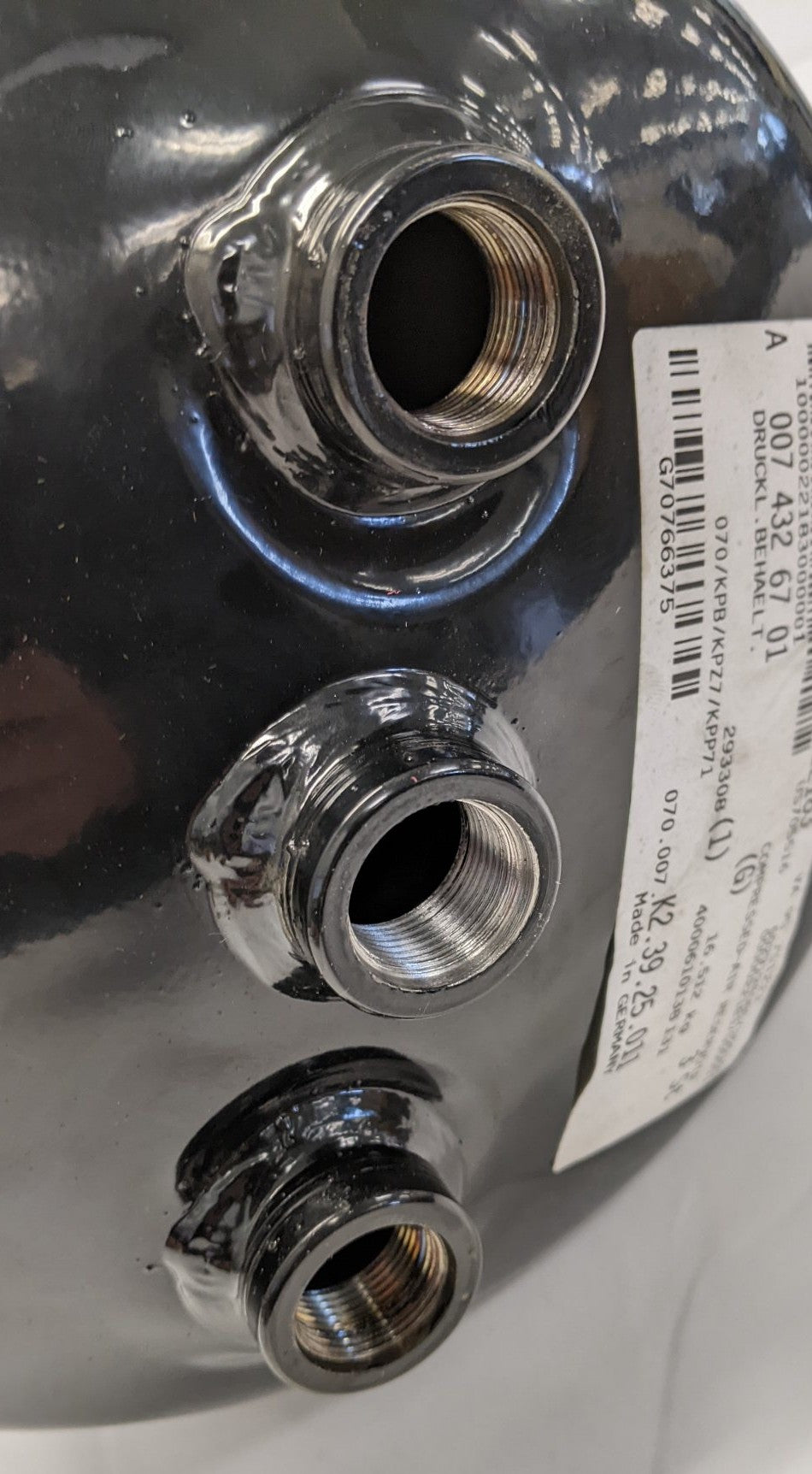 Mercedes-Benz Compressed Air Reservoir -P/N A007 432 67 01