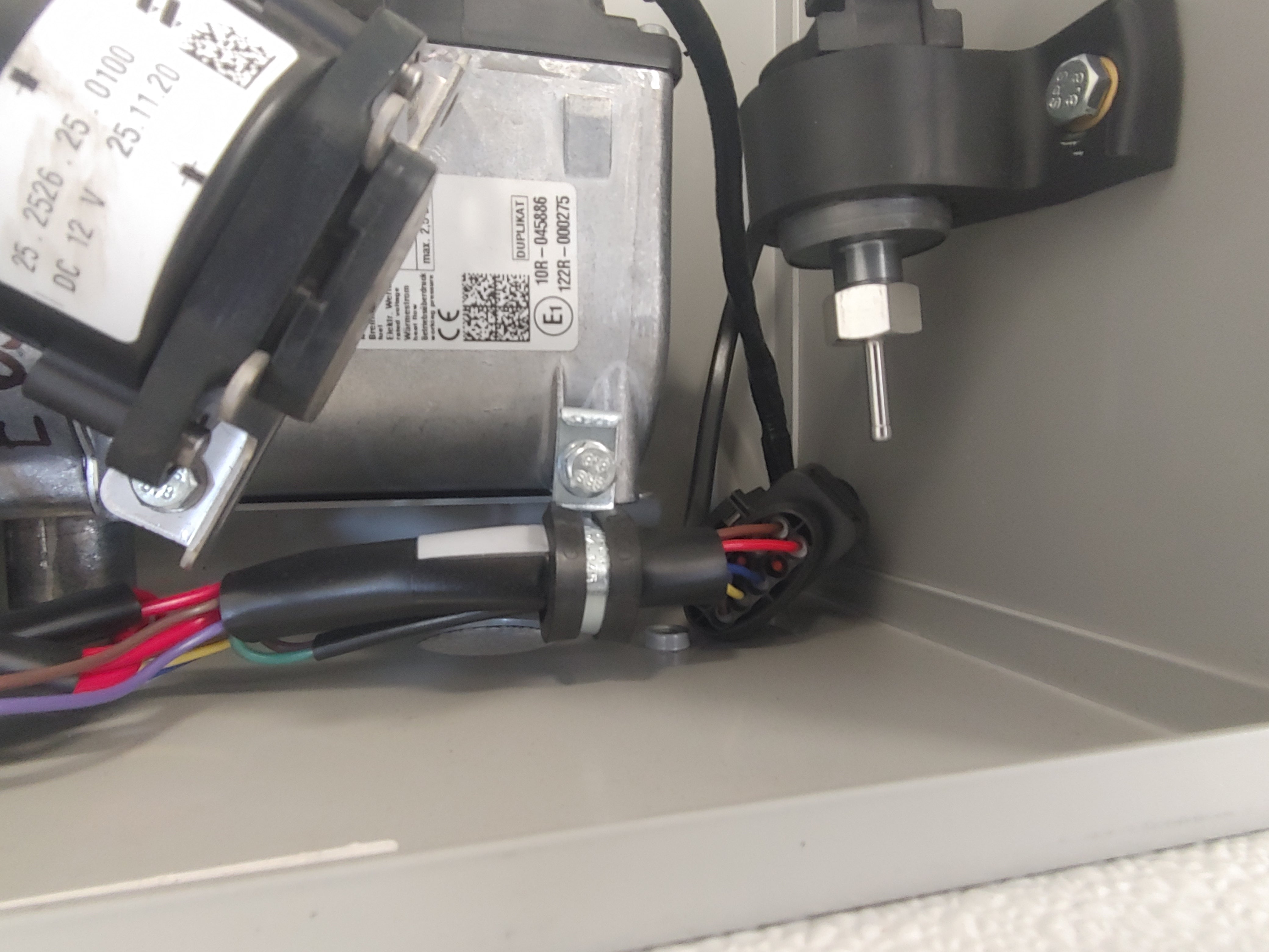 *Missing Parts* Espar Hydronic II D5S Boxed 12V Heater -  P/N ESP 252786106001