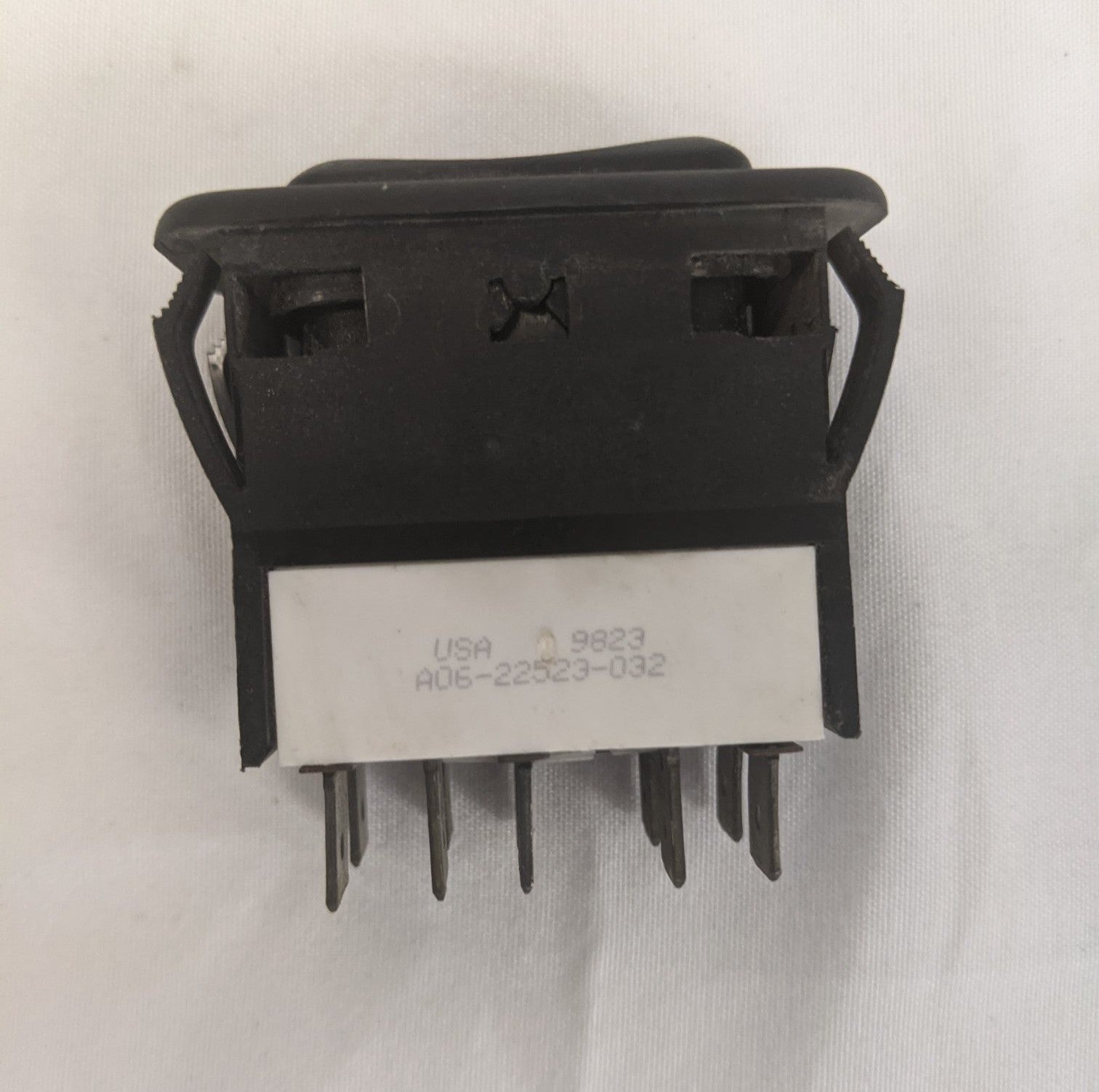 A06-22523-032 - Freightliner Dash Mounted Bunk Heater Switch