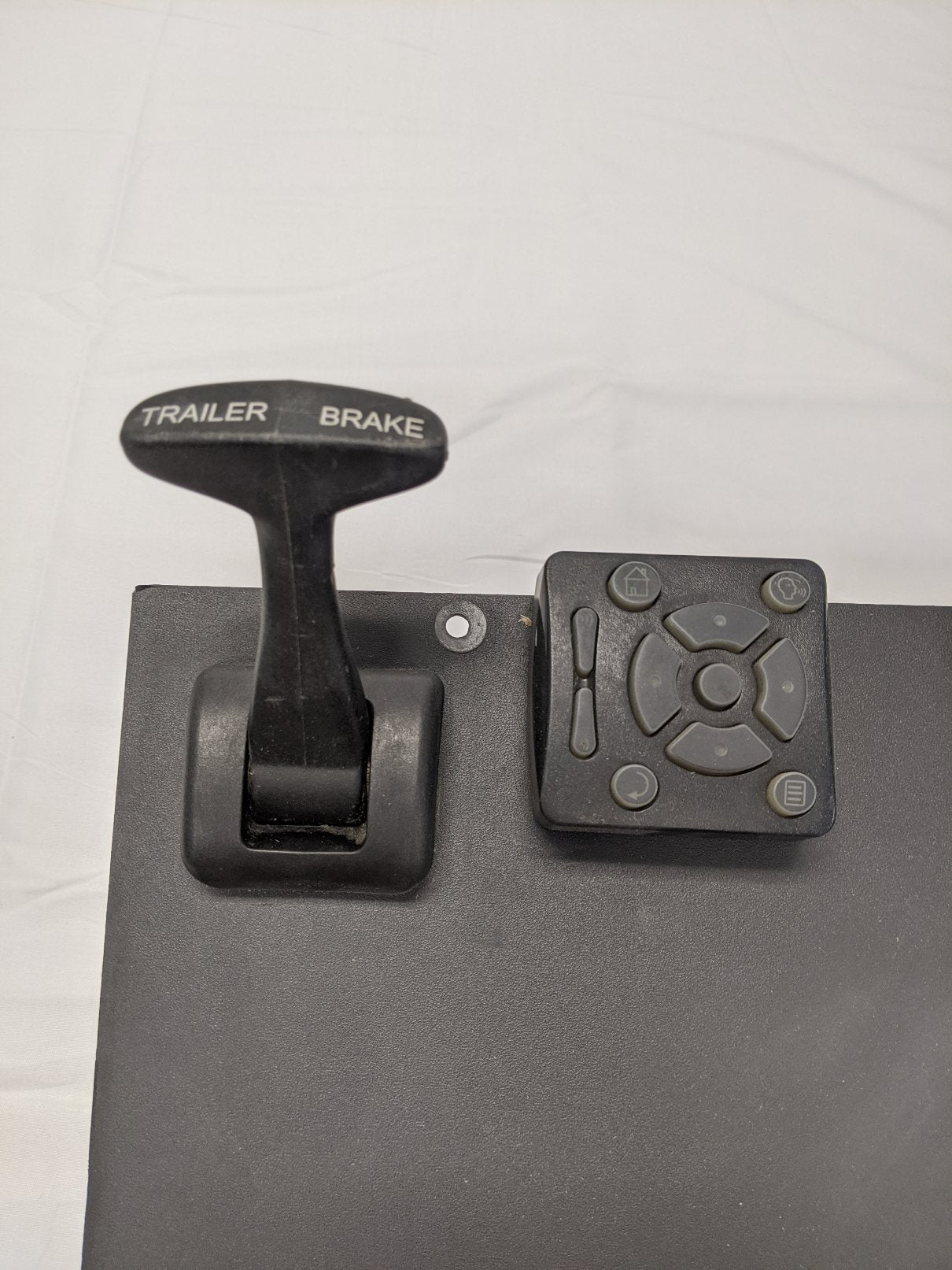 22-60660-000 - Freightliner Cascadia Auxiliary Instrument Panel (Used)