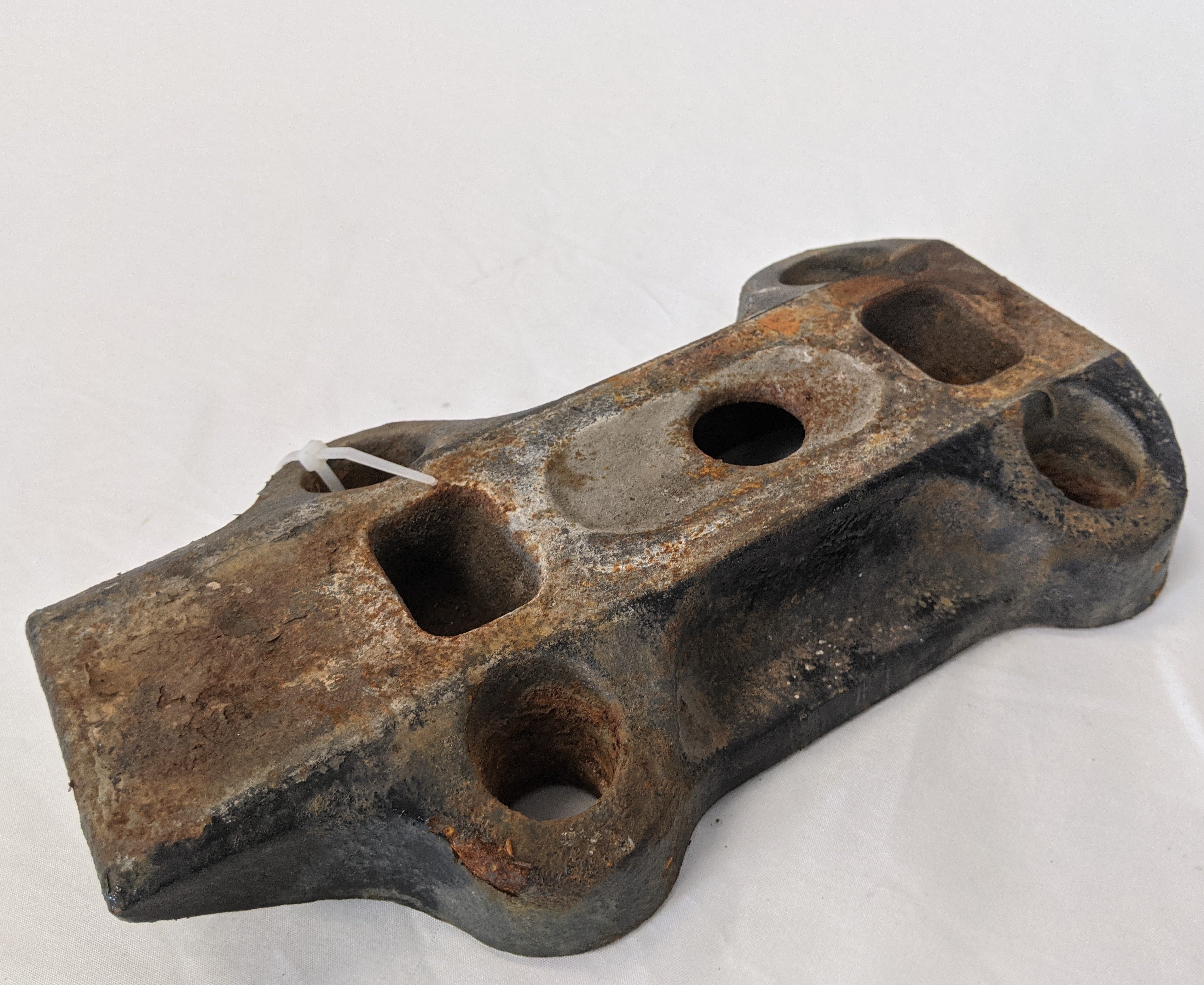 Used Freightliner Rear Suspension U-Bolt Retainer Bracket - P/N 16-20793-000 (10093051773244)
