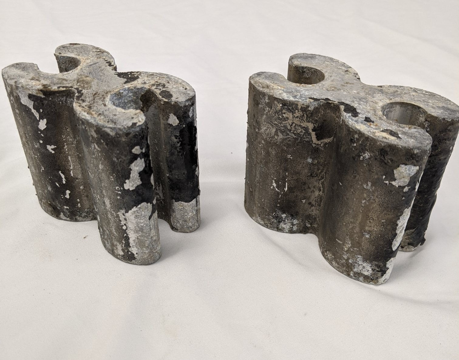 *Lot of 2* Used FTL Battery Box Standoff Mounting Bracket - P/N 06-26915-000