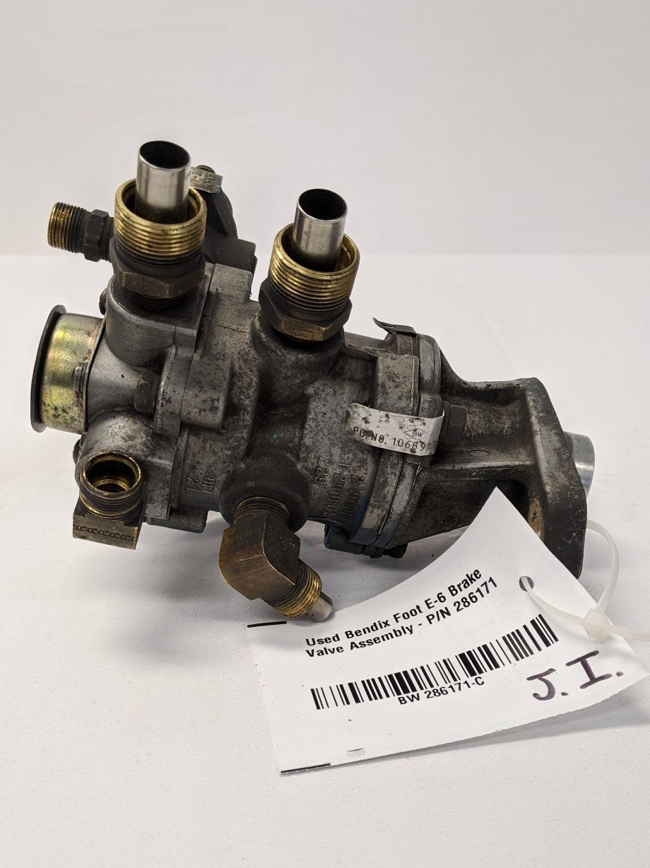 Used Bendix Foot E-6 Brake Valve Assembly - P/N 286171