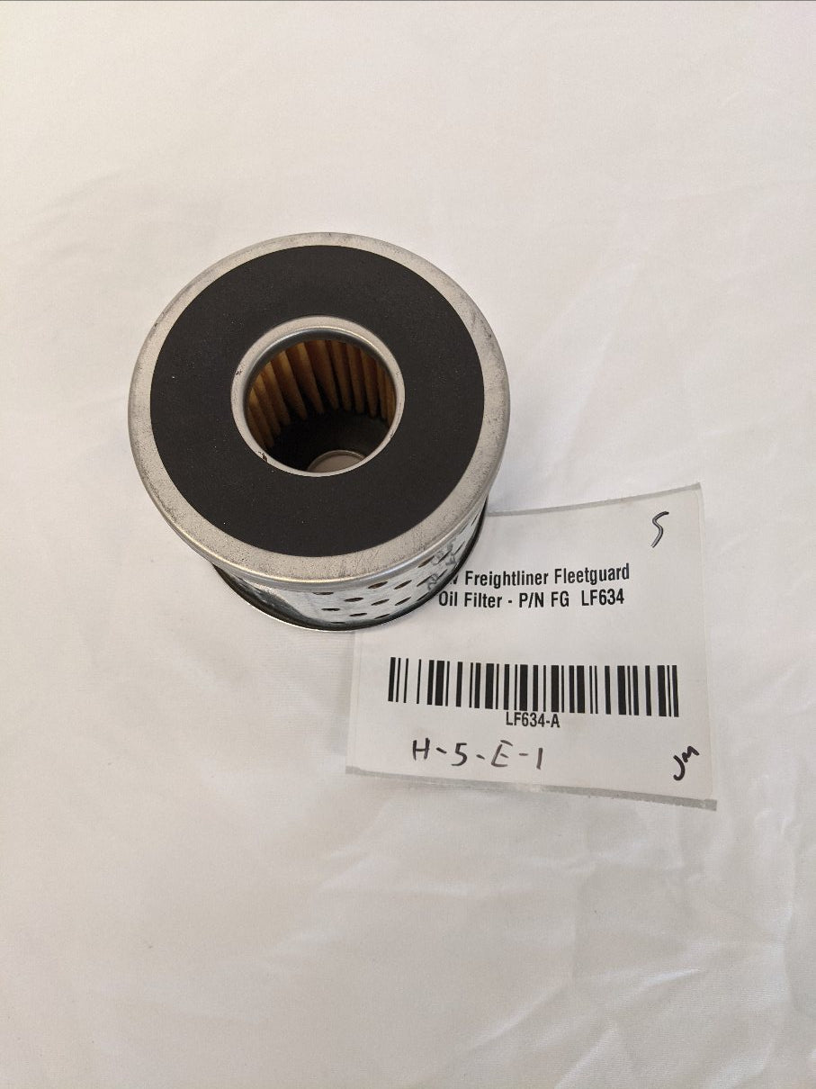New Freightliner Fleetguard Oil Filter - P/N FG  LF634 (10162284200252)