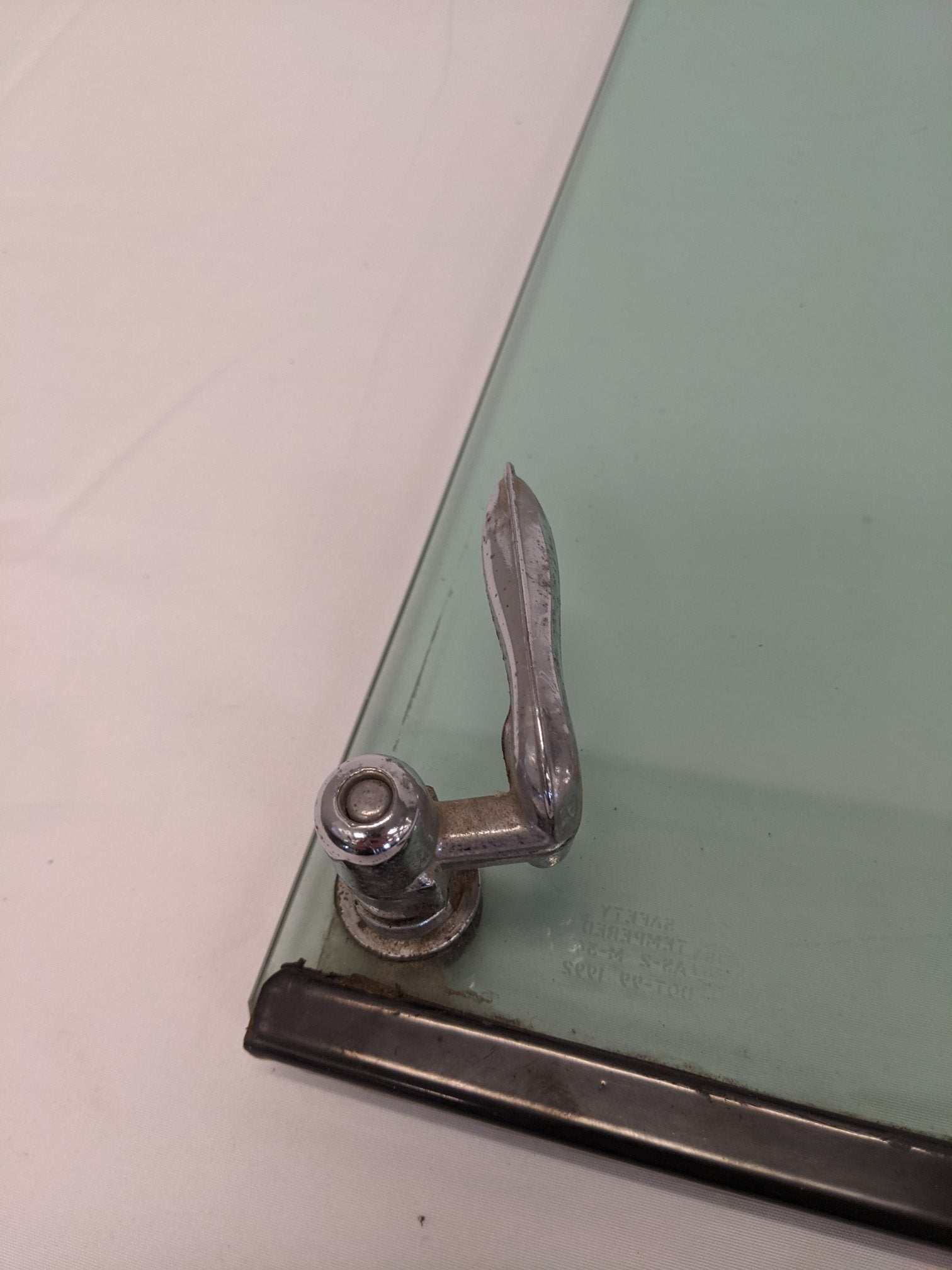 Used Freightliner FLD LH Latching Tinted Vent Window - P/N A18-17428-002 (10090821419324)