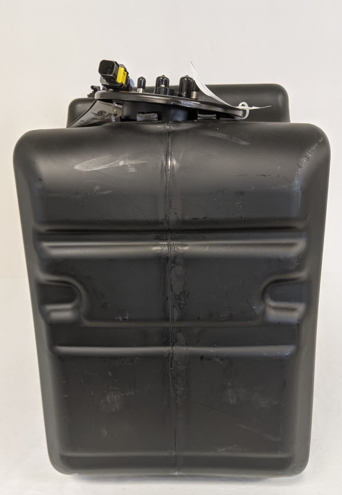 Freightliner 23 Gallon DEF Tank A04-35191-012 & Cummins Header 04-31353-005
