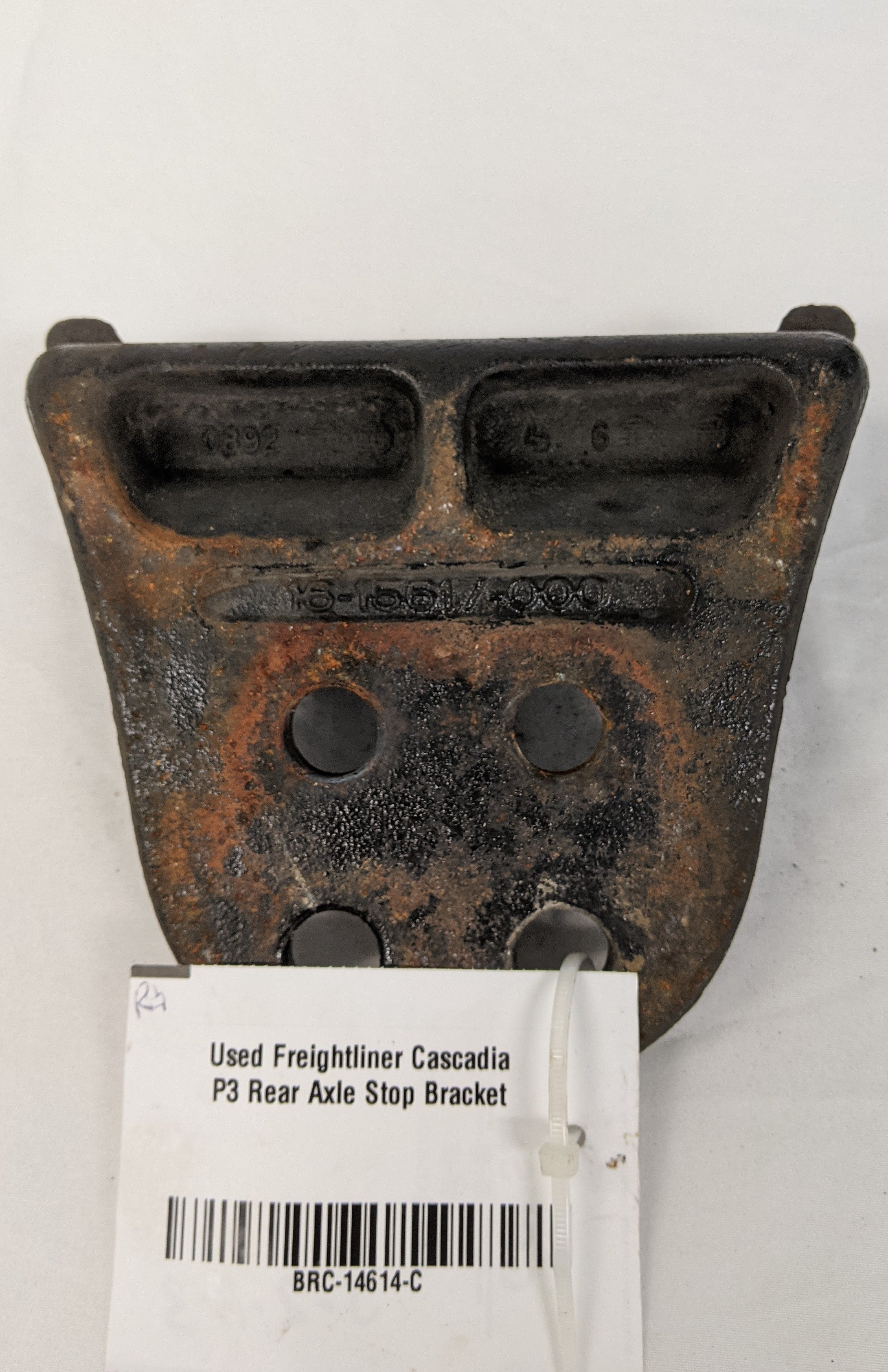 Used Freightliner Cascadia P3 Rear Axle Stop Bracket - P/N 16-15617-000 (10091729977660)