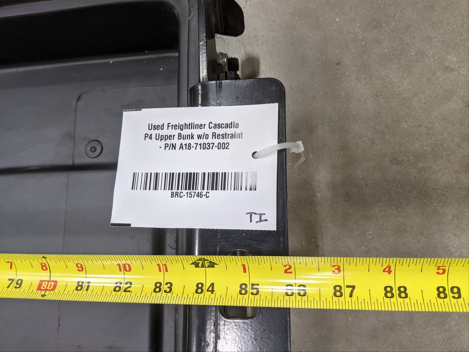Used Freightliner Cascadia P4 Upper Bunk w/o Restraint - P/N A18-71037-002