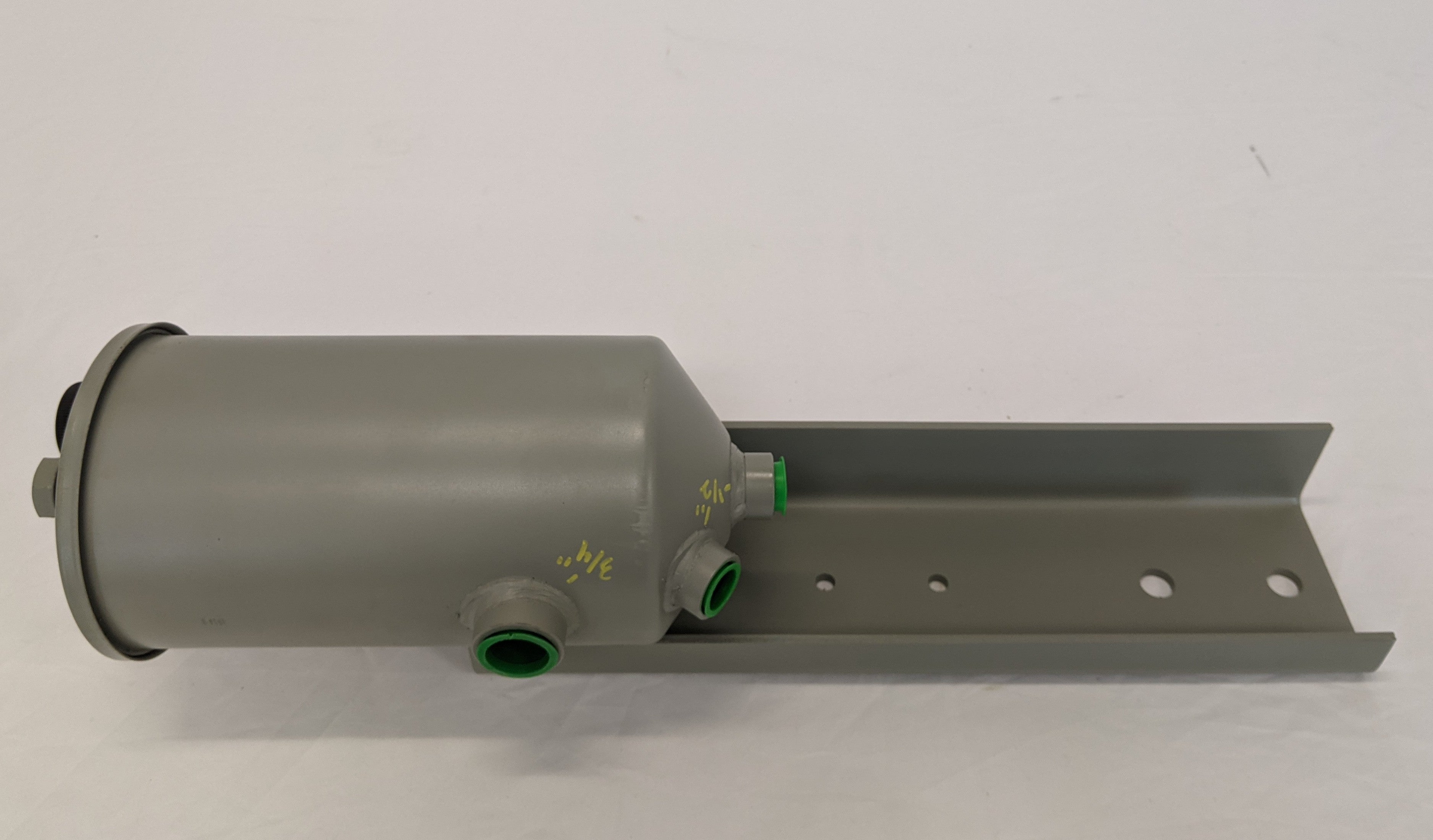New Freightliner Fleetguard 2QT Power Steering Reservoir - P/N FG 91895B (10145314865468)