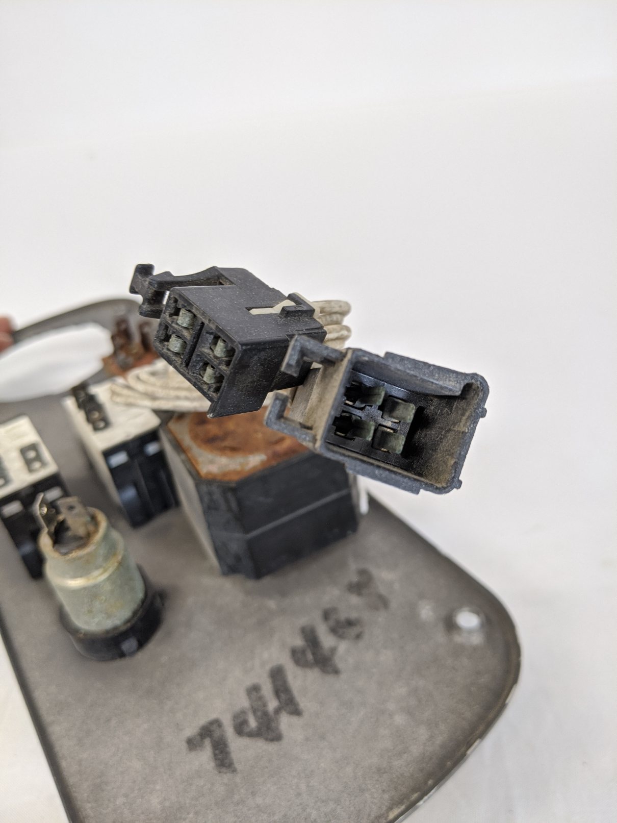 Used Freightliner Columbia Sleeper Cab Control Panel - P/N 22-43811-004