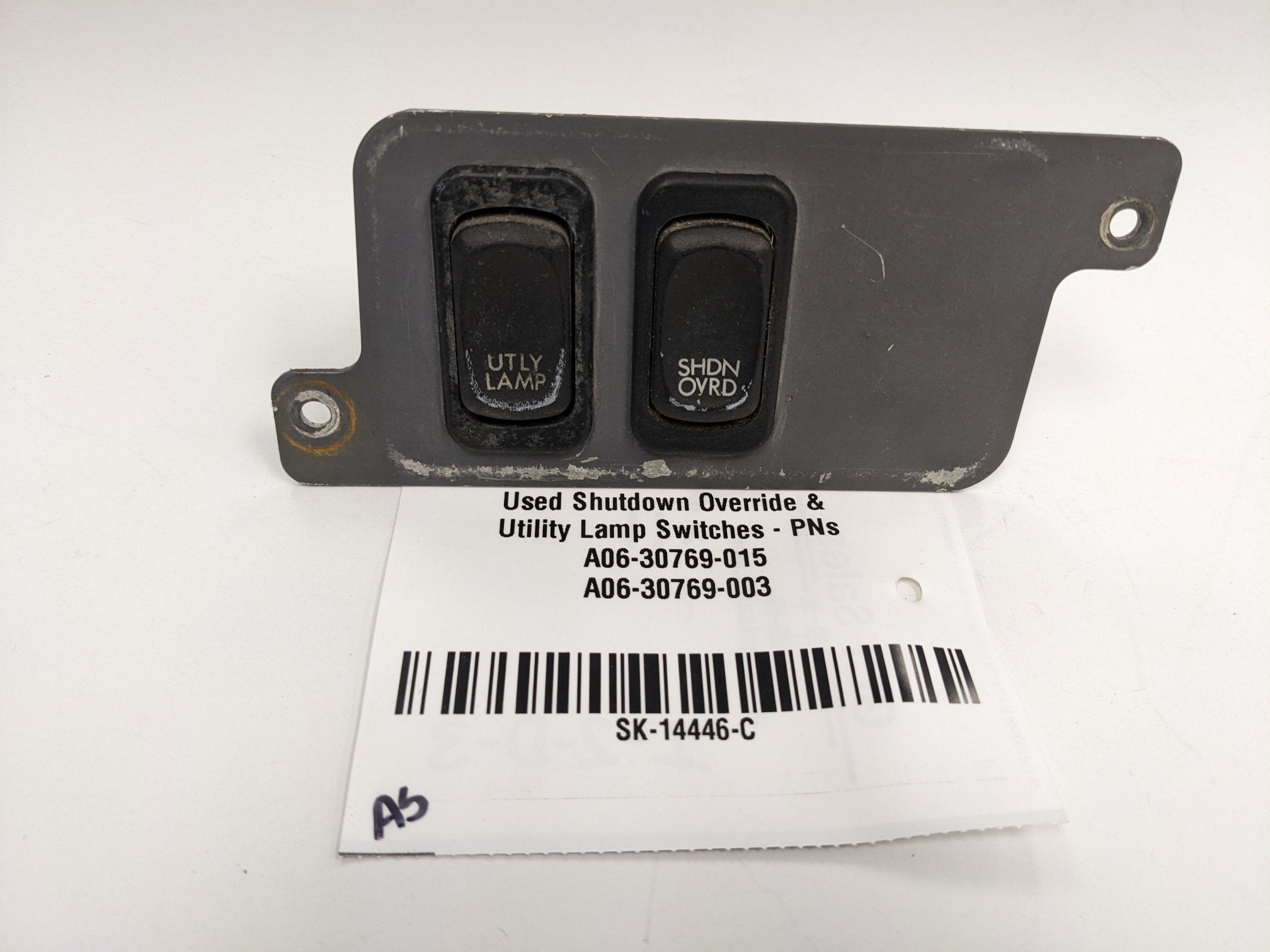 Used FTL Shutdown Override &Utility Lamp Switches PN A06-30769-015 A06-30769-003 (10171399274812)