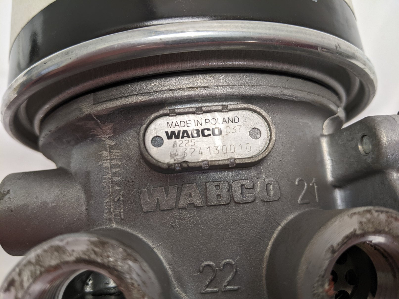 Wabco 1200 12V Air Dryer Pressure Relief Valve | RWABK118