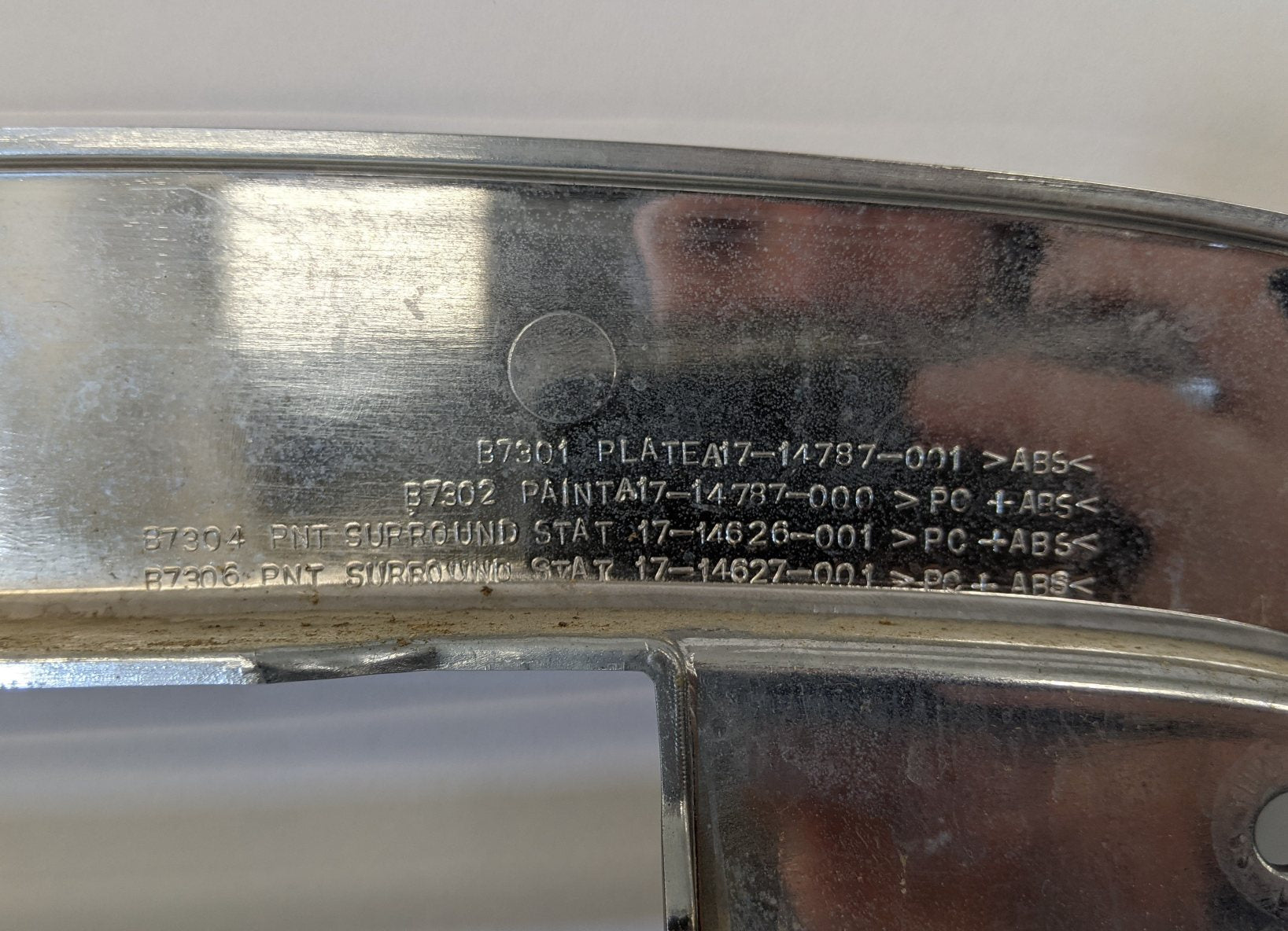 Damaged Freightliner OEM  M2 106 / 112 Chrome Plated Grille - P/N  17-14787-001 (6558257578070)