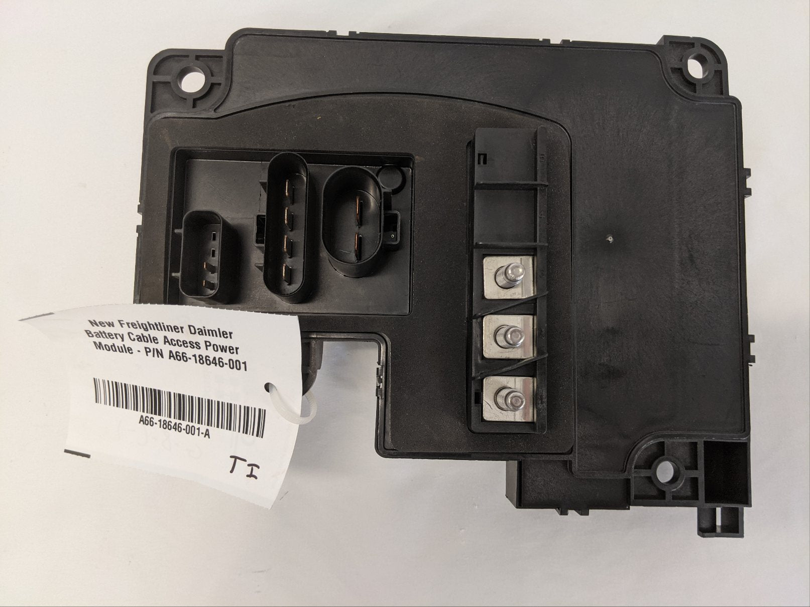 New Freightliner Daimler Battery Cable Access Power Module - P/N A66-18646-001 (10172256223548)