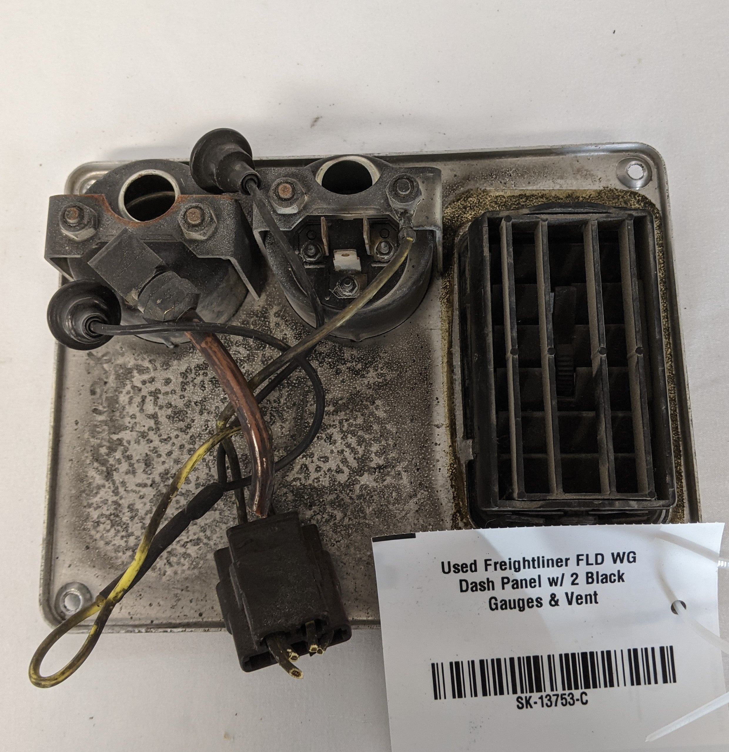 Used Freightliner FLD WG Dash Panel w/ 2 Black Gauges & Vent -P/N 22-32029-001 (9995525783868)