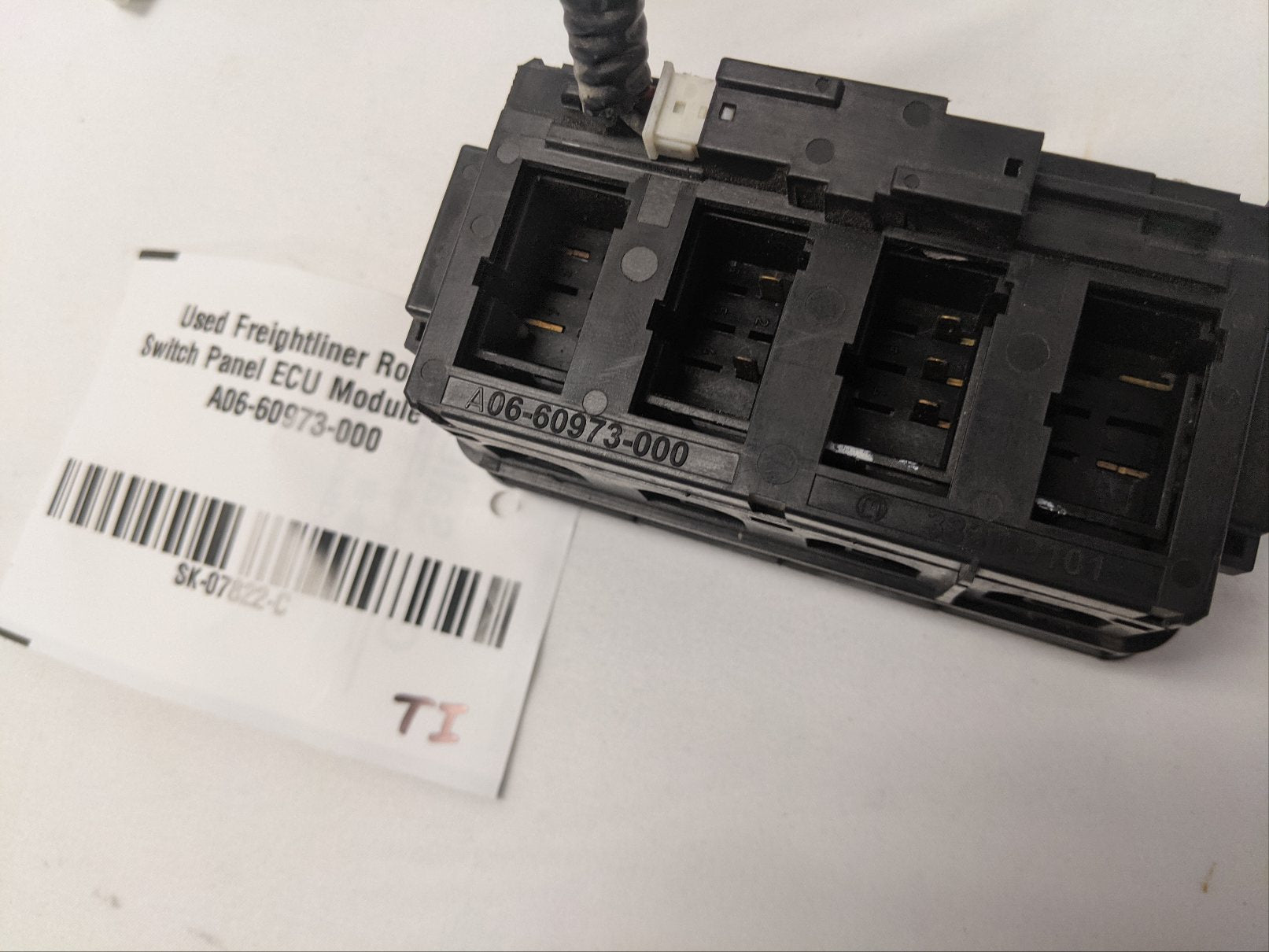 Used Freightliner Rocker Switch Panel ECU Module - P/N  A06-60973-000