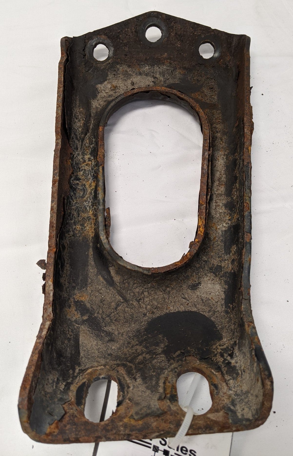 *Rusty* Freightliner Cascadia P3 RH Engine Crossmember Bracket -P/N 15-23711-005