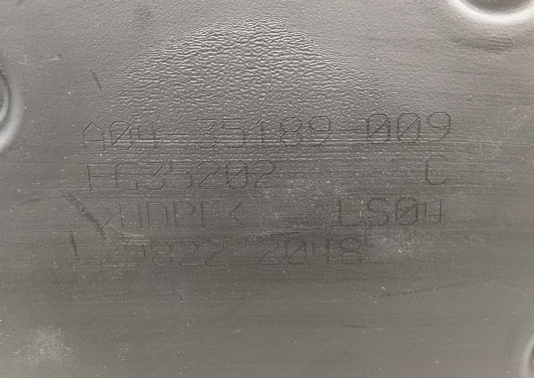 Used Freightliner LH Gen2 Short Fill 13 Gallon DEF Tank - A04-35189-009