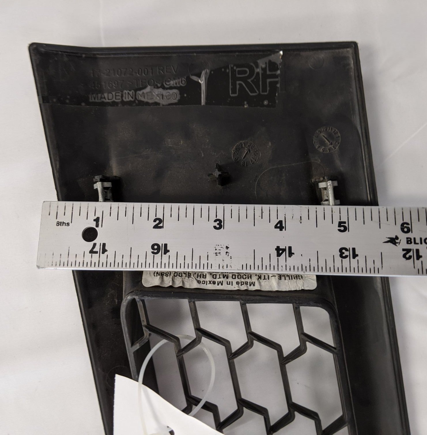 Freightliner Cascadia P4 116 RH Hood Mounted Air Intake Grill -P/N A17-21071-003