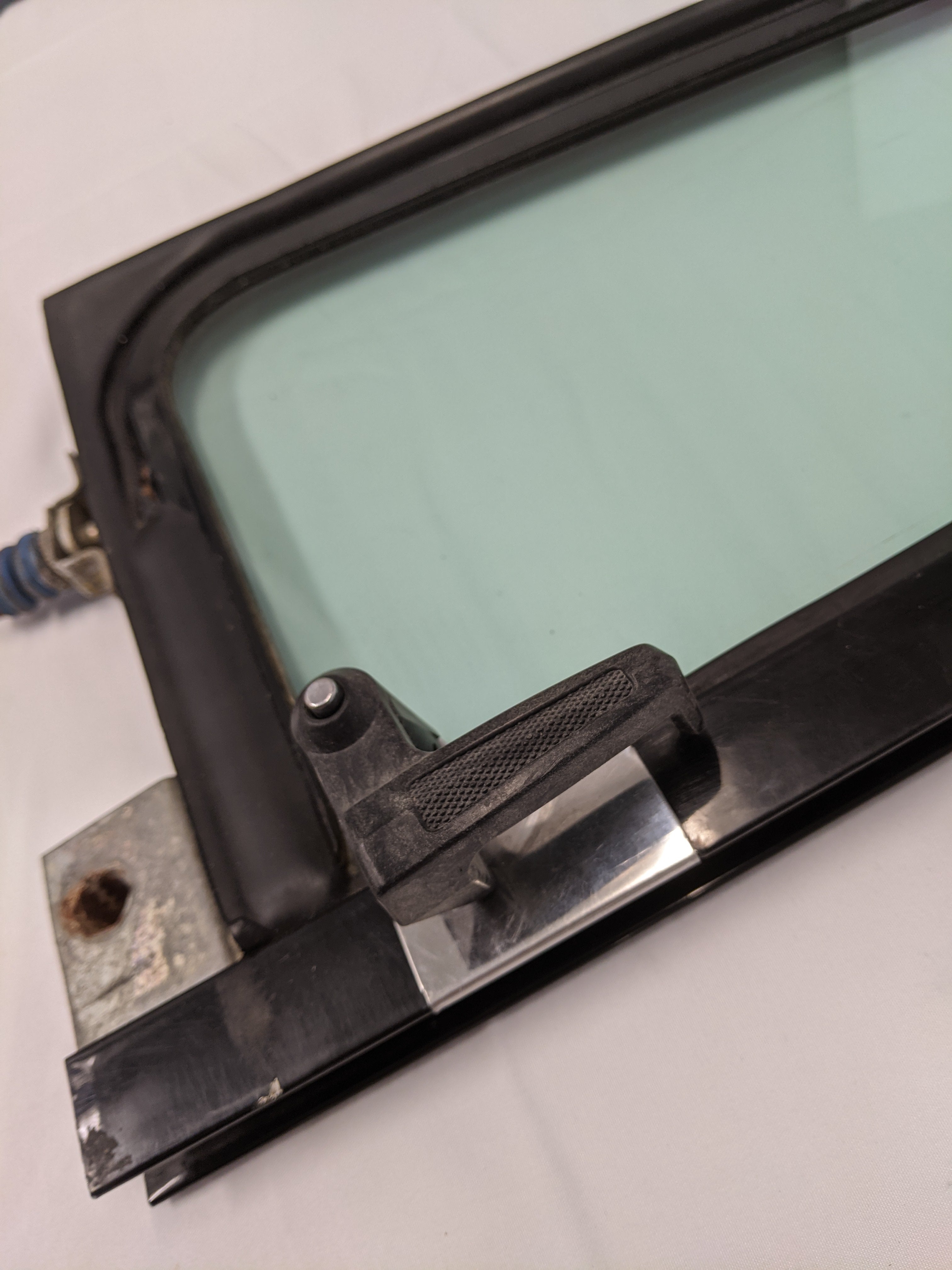 Used Freightliner FLD Classic RH Tinted Vent Window - P/N A18-17428-007 (10090898784572)