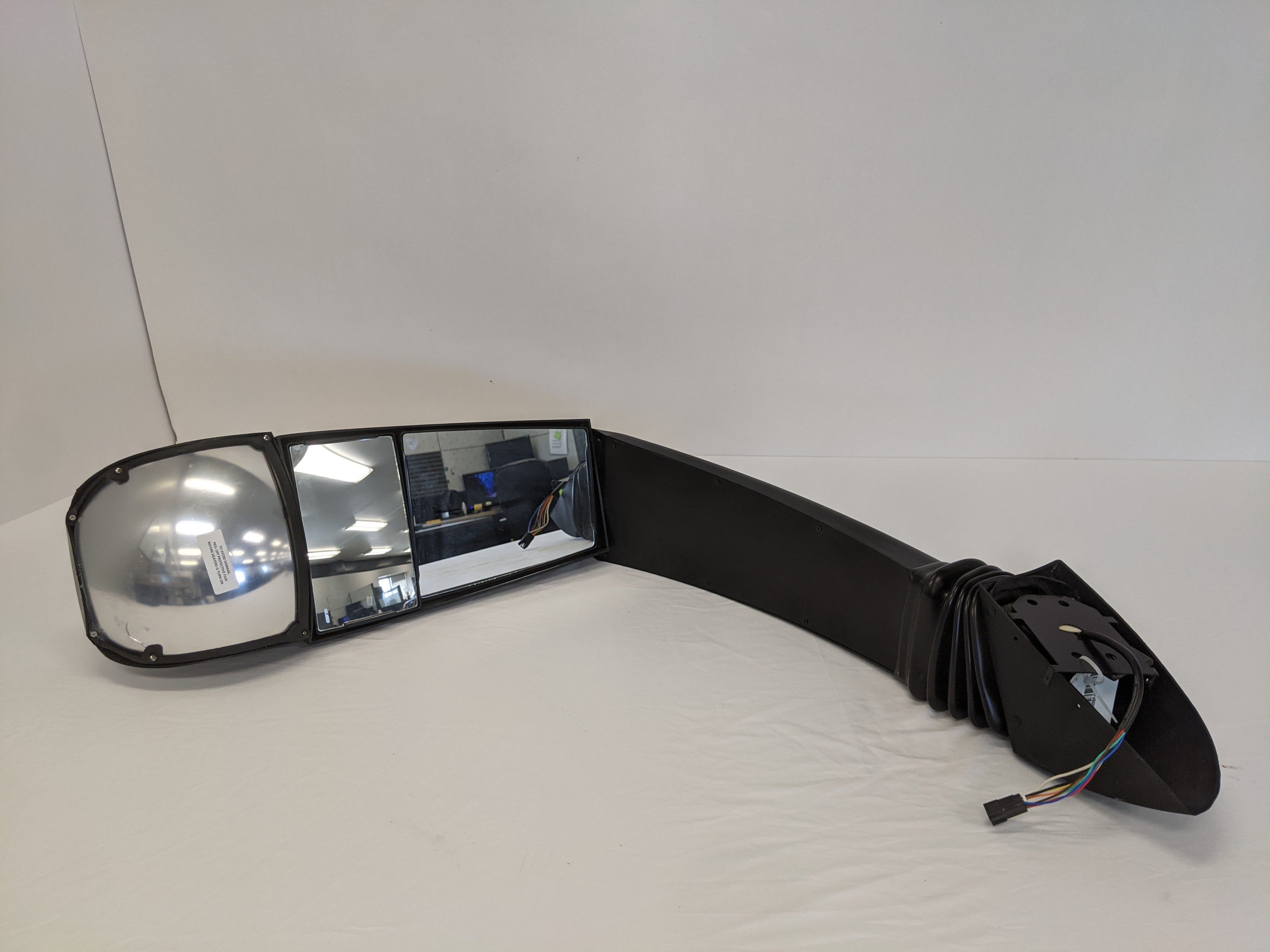 *Cracked* Freightliner Rosco RH Exterior Heated Mirror - P/N RPS 32A2C420BP (10144385302844)