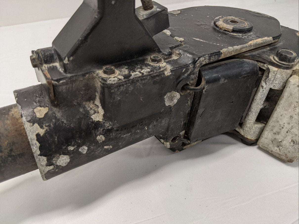 Damaged Freightliner FLD Steering Column w/ Linkage