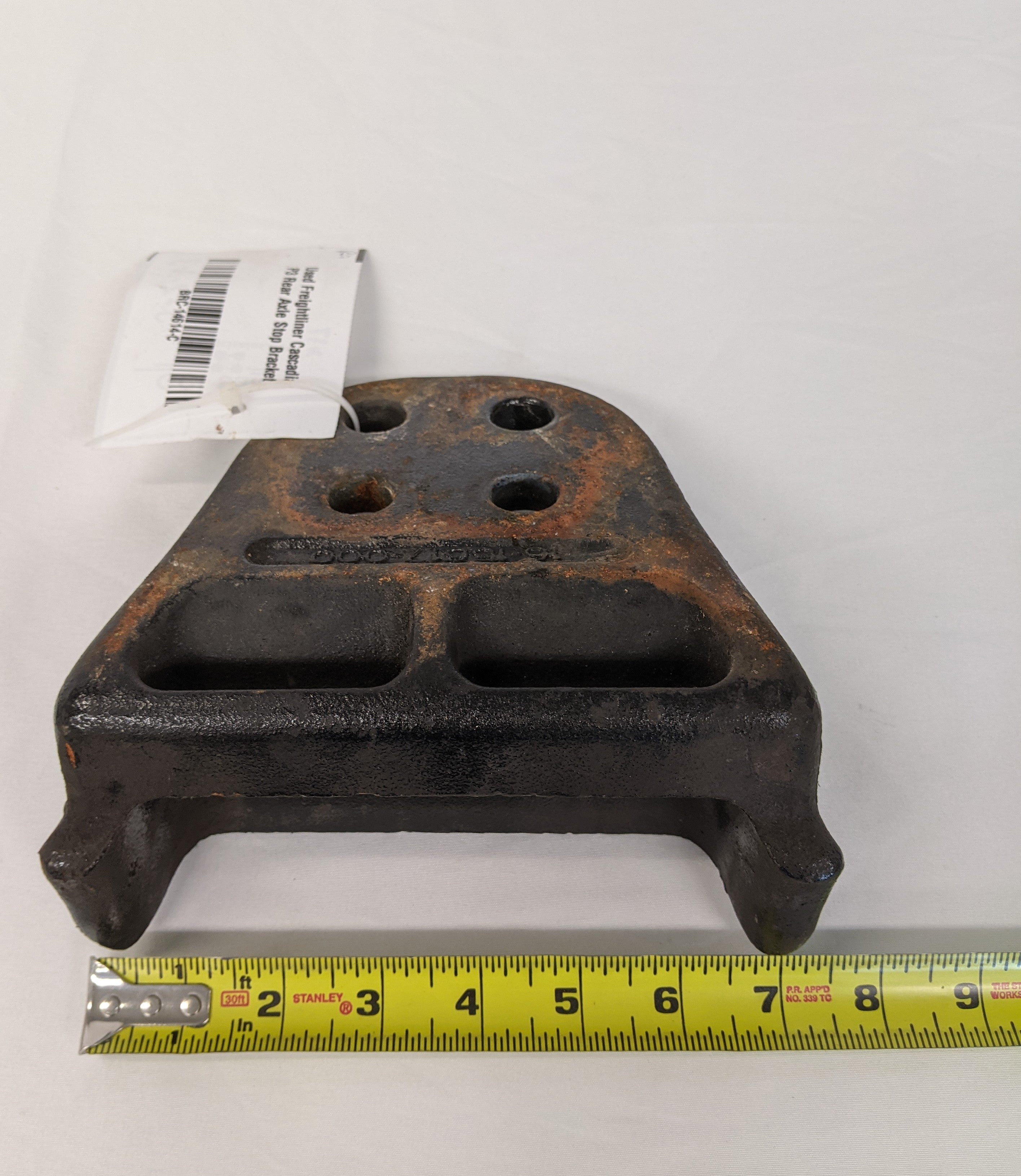 Used Freightliner Cascadia P3 Rear Axle Stop Bracket - P/N 16-15617-000 (10091729977660)