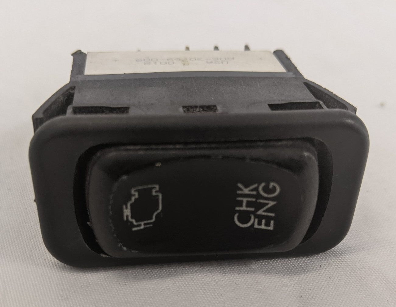 A06-30769-009 - Freightliner Engine Check Momentary Switch