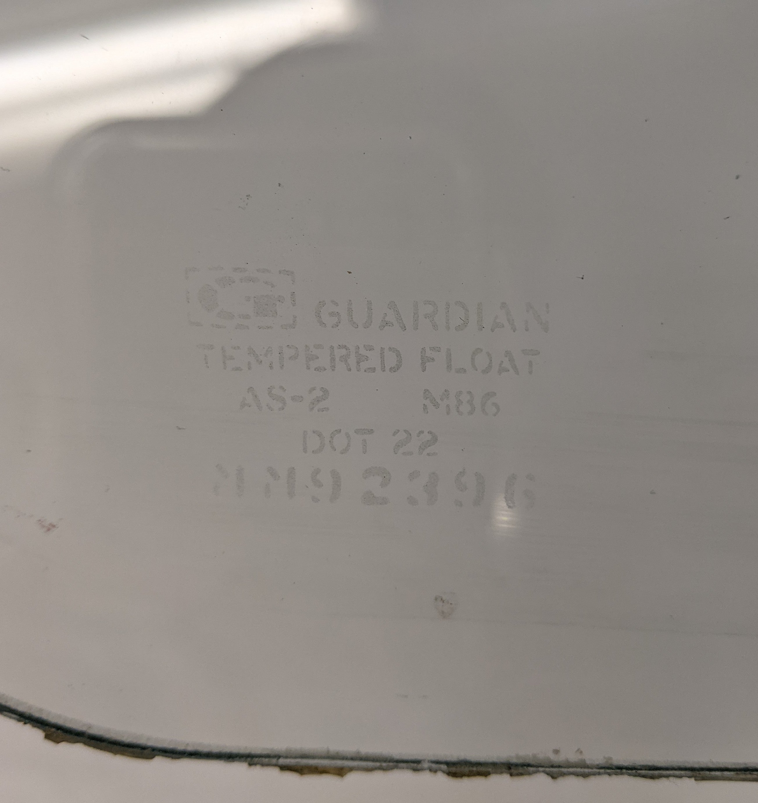 Used Freightliner Columbia RH Lower Door View Window Glass - P/N 18-30339-000 (10114317386044)