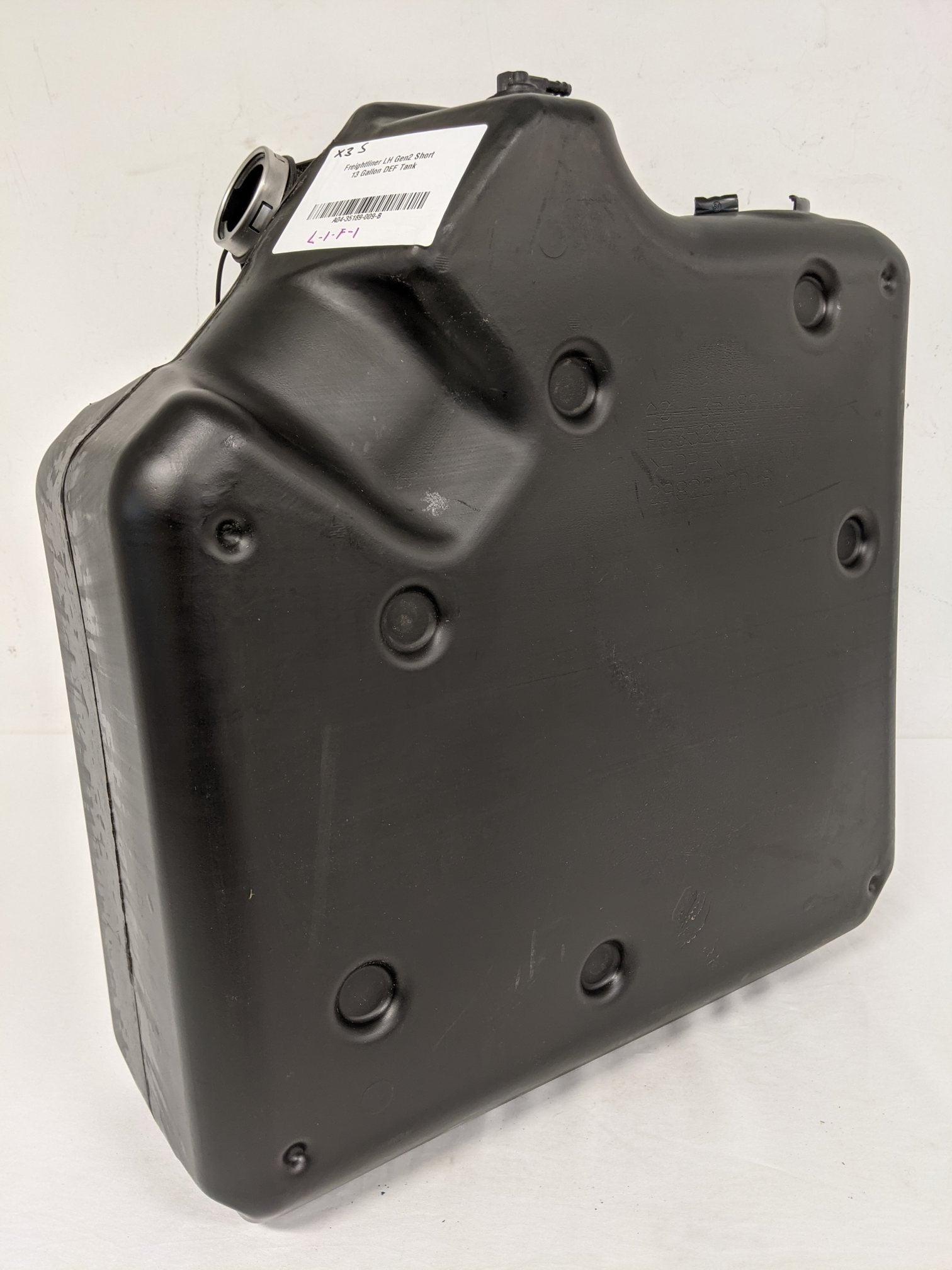 Used Freightliner LH Gen2 Short Fill 13 Gallon DEF Tank - A04-35189-009