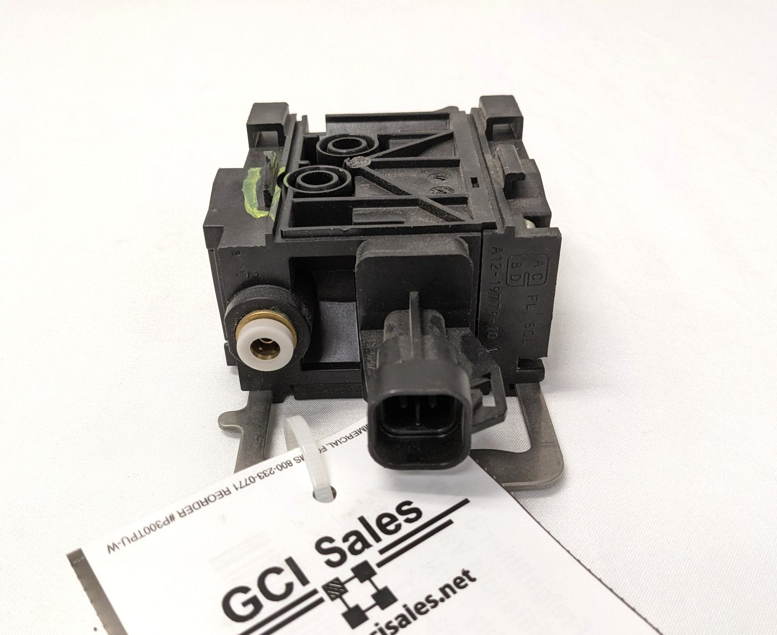 Freightliner 3-Way NC AMU Solenoid Valve | A12-19779-101