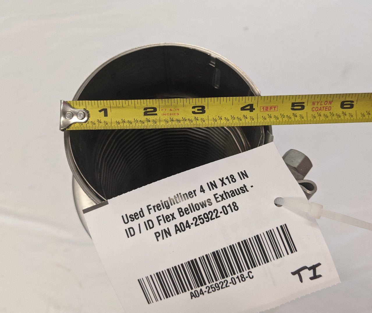 Used Freightliner 4 IN X18 IN ID / ID Flex Bellows Exhaust - P/N A04-25922-018