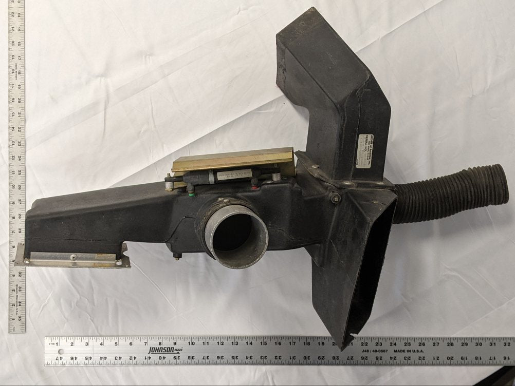 Used Freightliner FLD Behr Dash HVAC Duct Assy. w/ Cylinder - P/N A22-30599-001