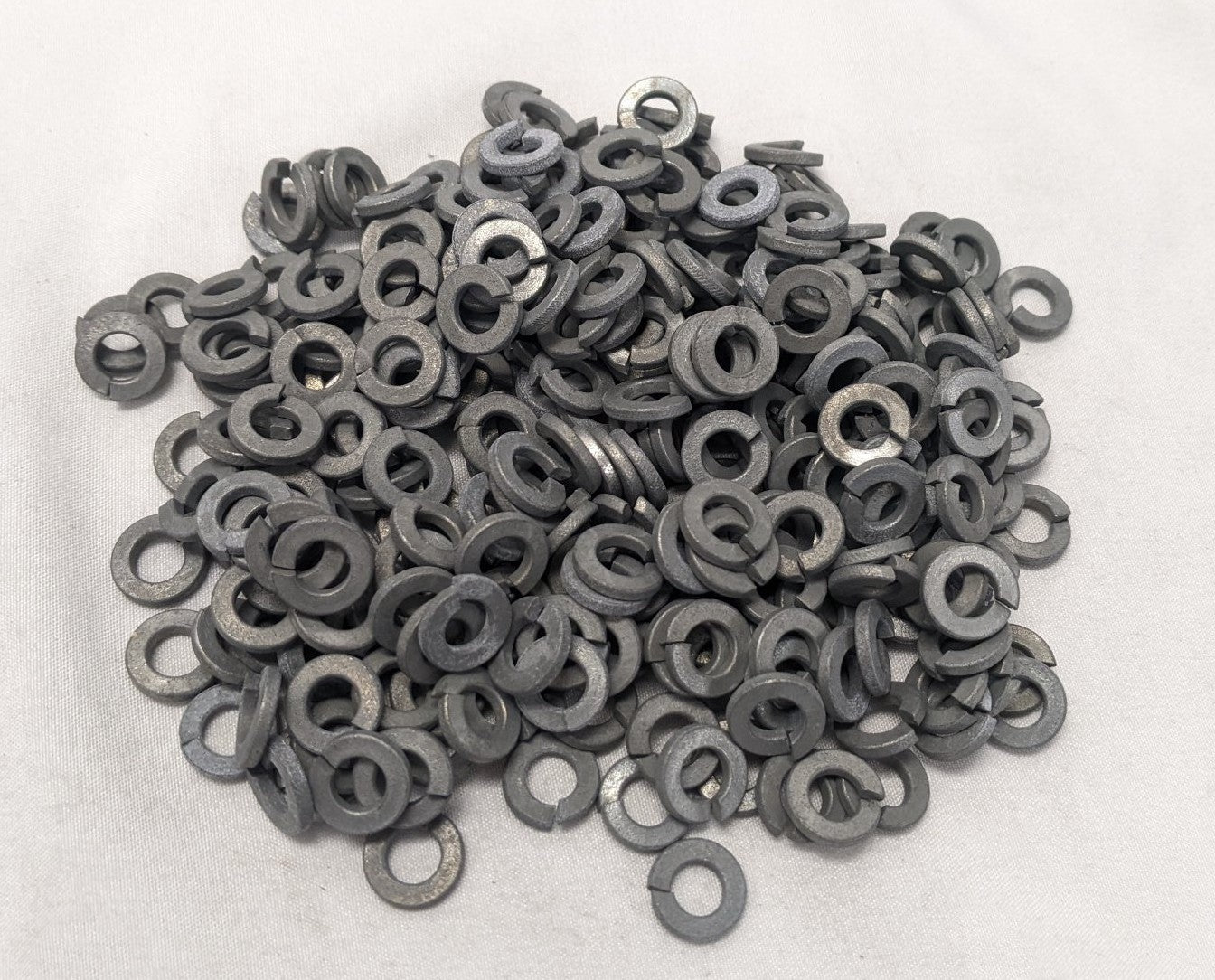 300 Galvanized Steel Split Lock Washers 1/4"