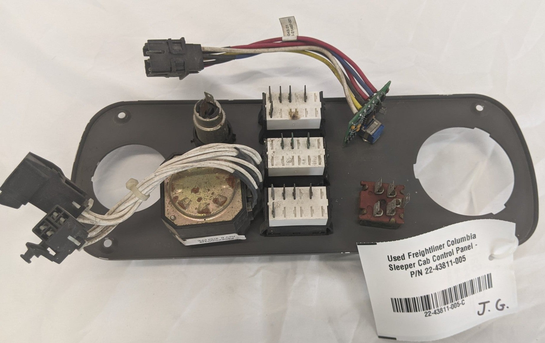 Used Freightliner Columbia Sleeper Cab Control Panel - P/N 22-43811-005