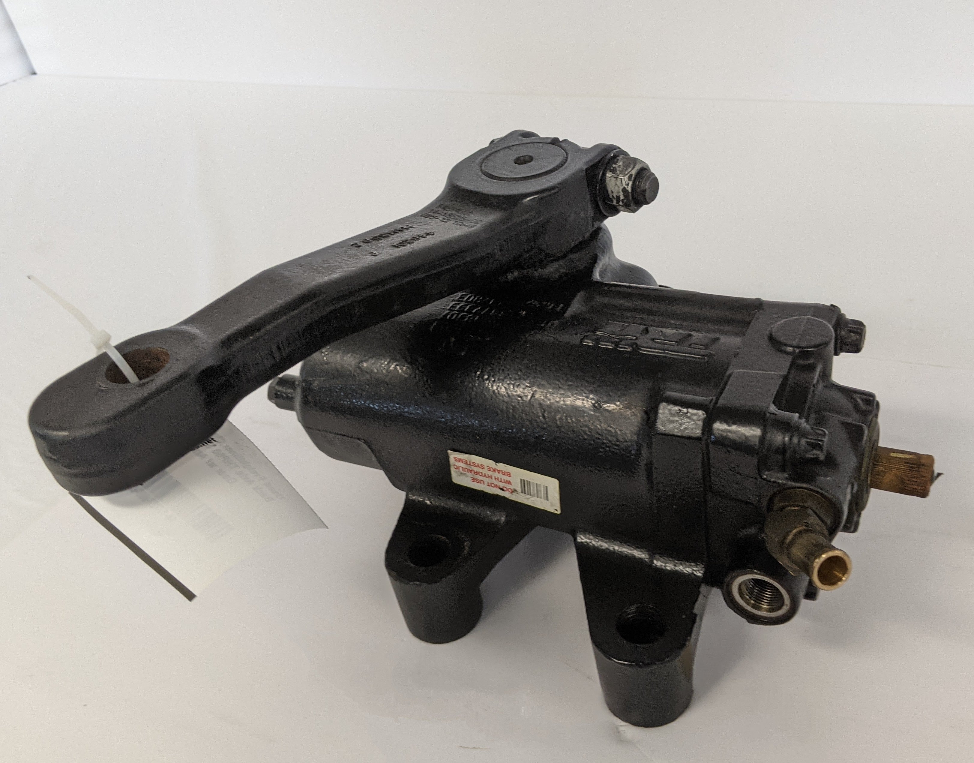 Used Freightliner CMN Set Back Axle THP60 Steering Gear w/ Arm- P/N 14
