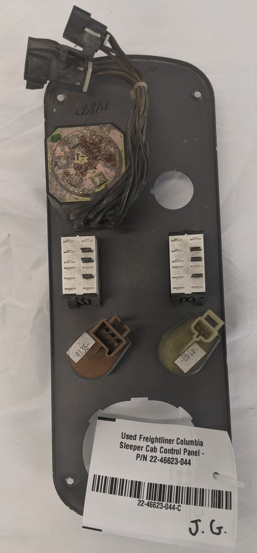 Used Freightliner Columbia Sleeper Cab Control Panel - P/N 22-46623-044