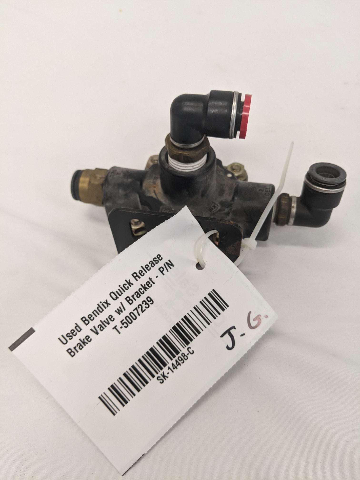 Used Bendix Quick Release Brake Valve w/ Bracket - P/N T-5007239