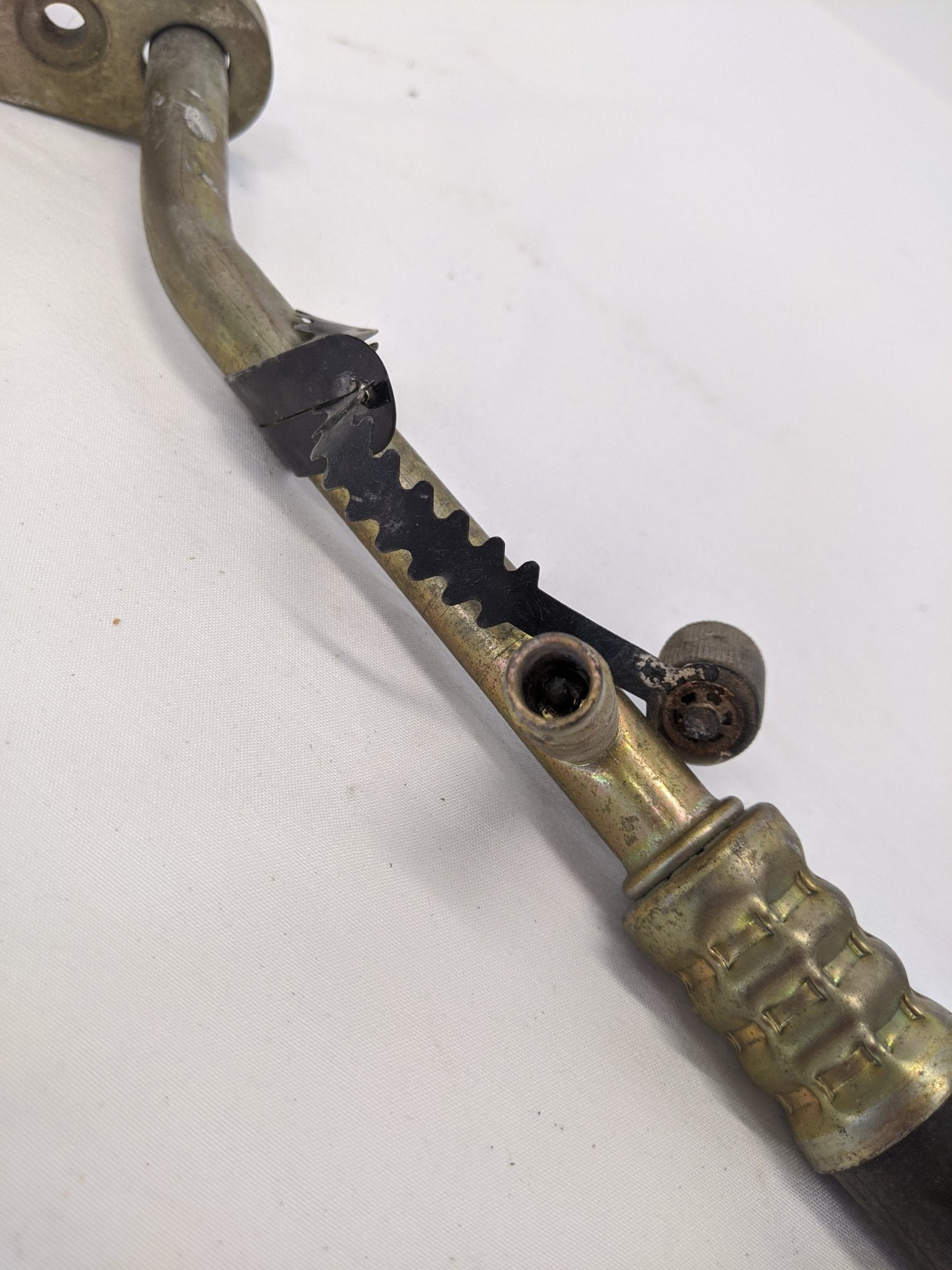 Used Freightliner 33 1/2" A/C Hose Assembly - P/N  A22-52177 (10106674905404)