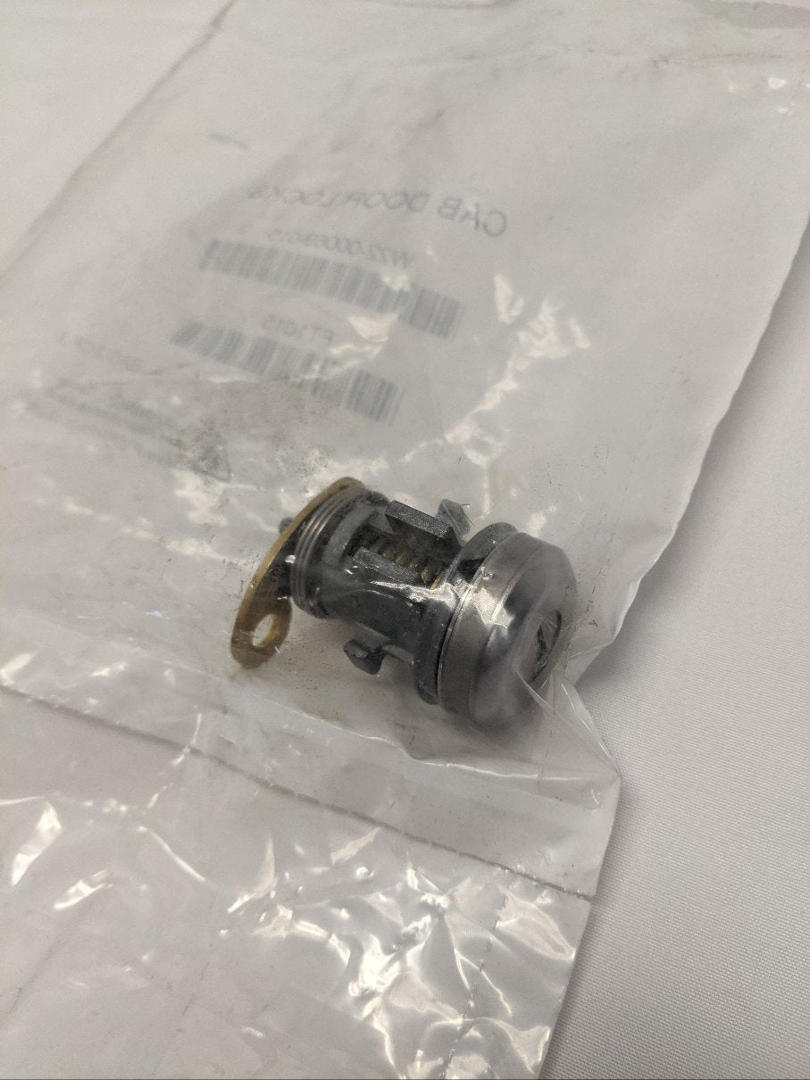 Freightliner M2 P3 2-Key Door & Ignition Lock Set | W22-00069-015