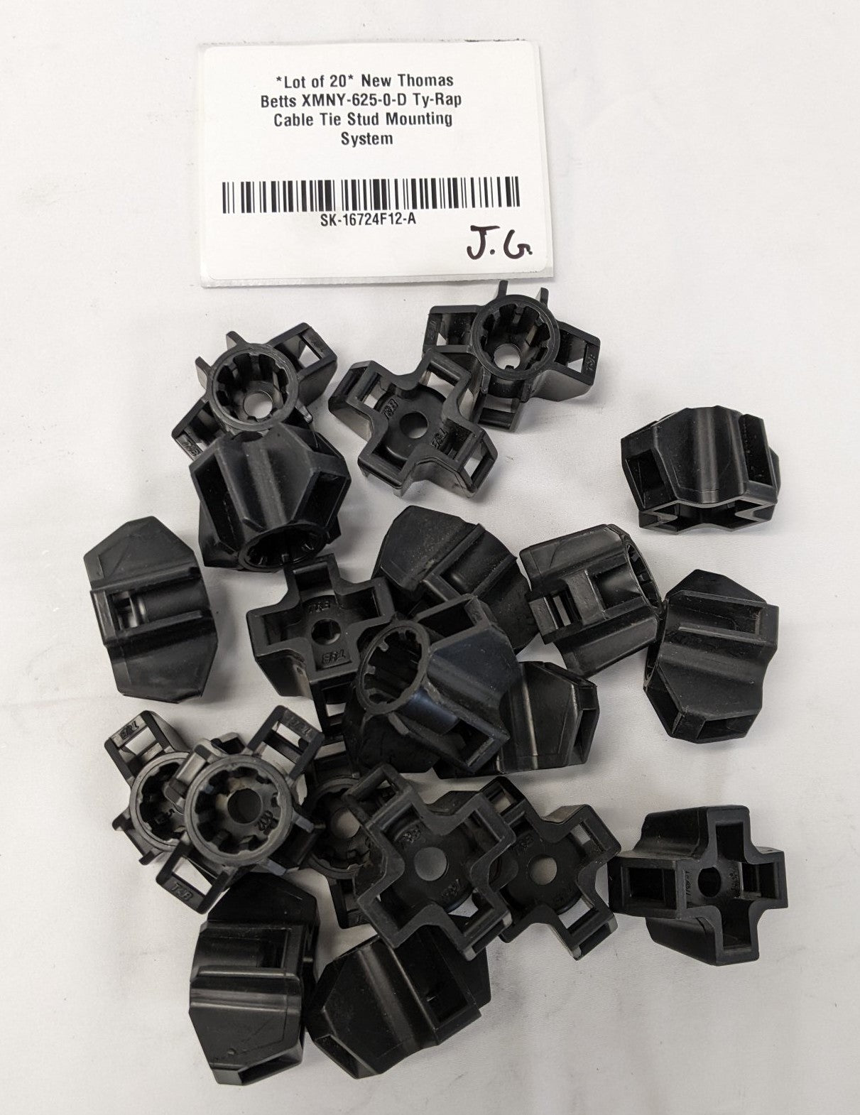 *Lot of 20* New Thomas Betts XMNY-625-0-D Ty-Rap Cable Tie Stud Mounting System