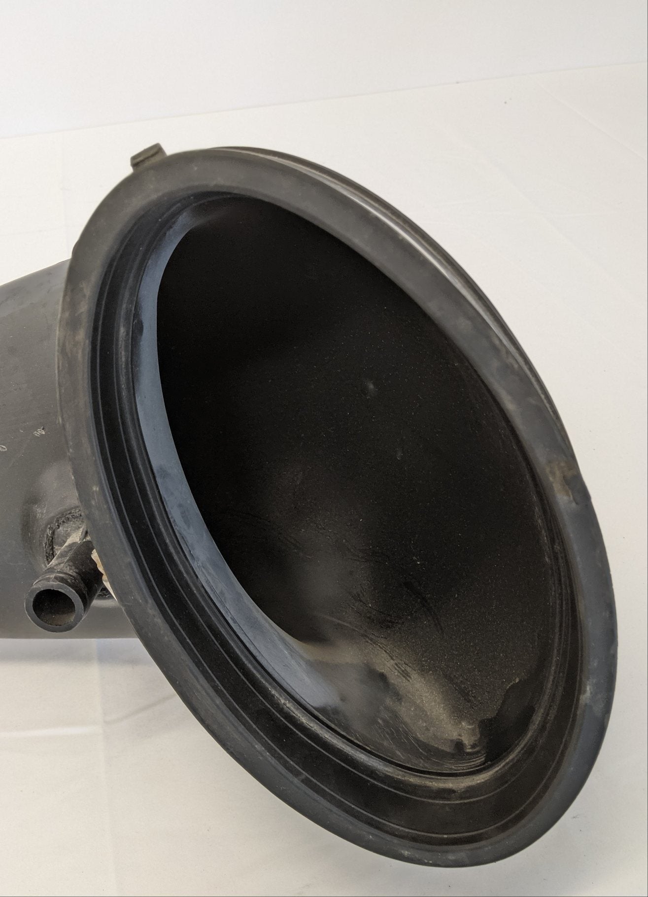 Used Detroit DD15 14L HDEP Molded Air Intake Tube w/ Elbow- P/N 03-36089-001 (10025659826492)