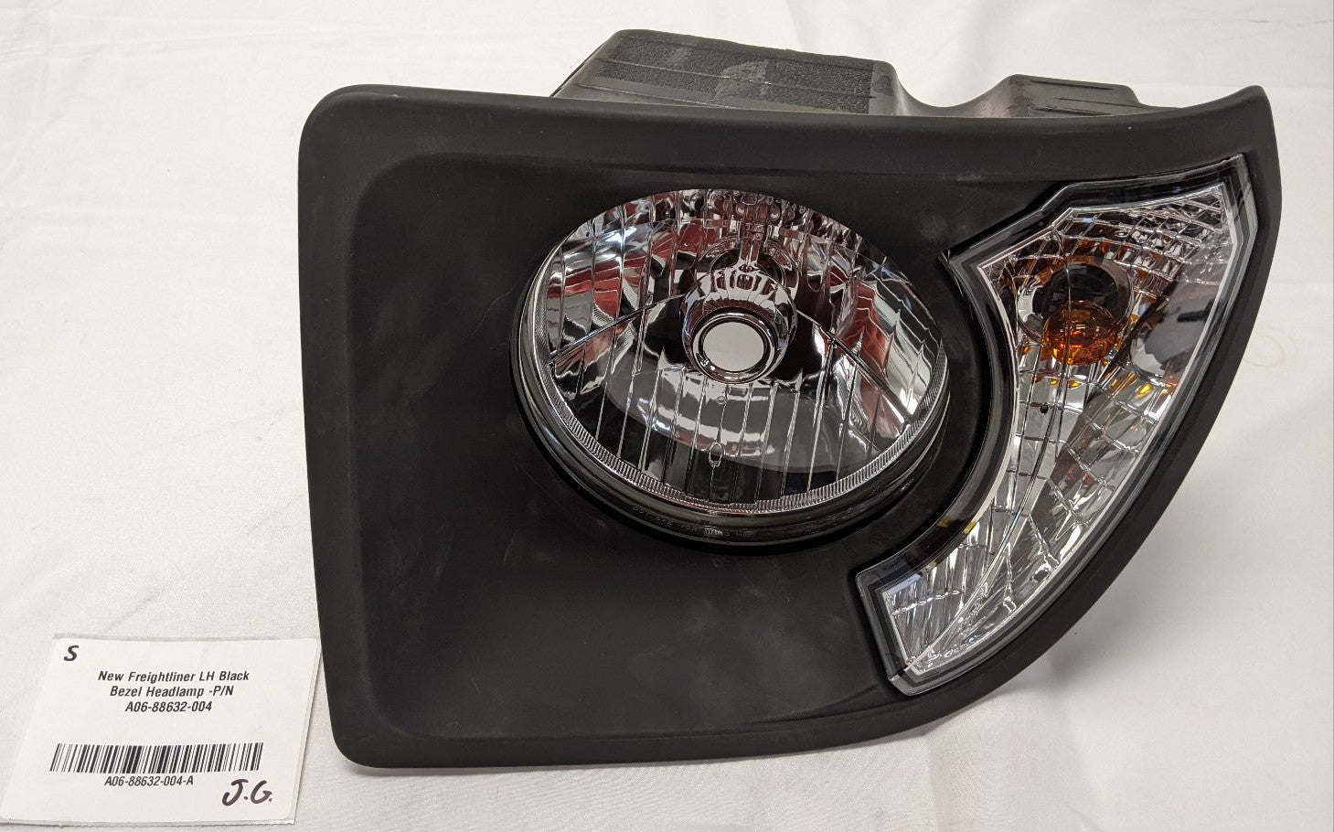 Freightliner 108SD 114SD SBA LH Black Bezel Headlight | A06-88632-004