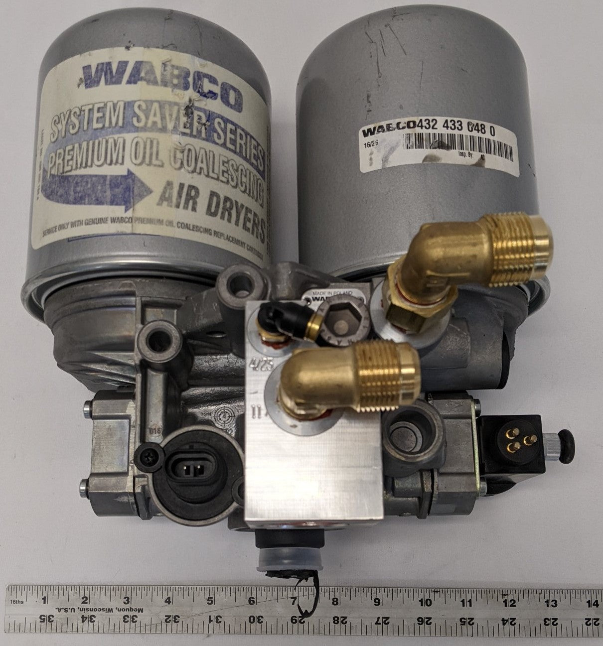 Damaged Western Star 57X Wabco 12 V, TCV Twin Air Dryer - P/N  WAB 432 433 048 0